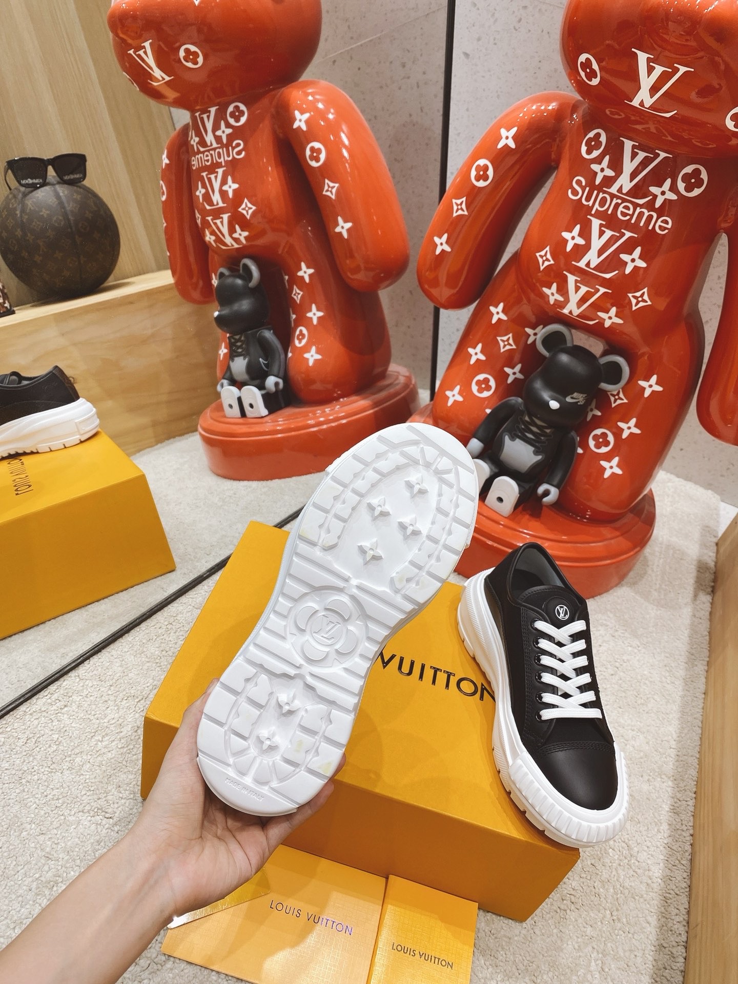 LOUIS VUITTON LV SQUAD SNEAKER 1A941F 09 LOUIS VUITTON LV SQUAD SNEAKER 1A941F 09