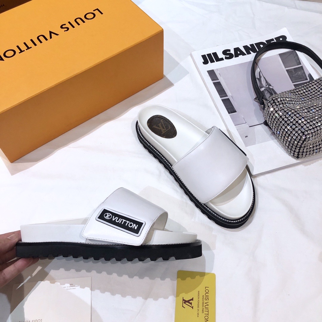 LOUIS VUITTON LV SUNSET FLAT COMFORT MULE 1A93SV 08 LOUIS VUITTON LV SUNSET FLAT COMFORT MULE 1A93SV 08