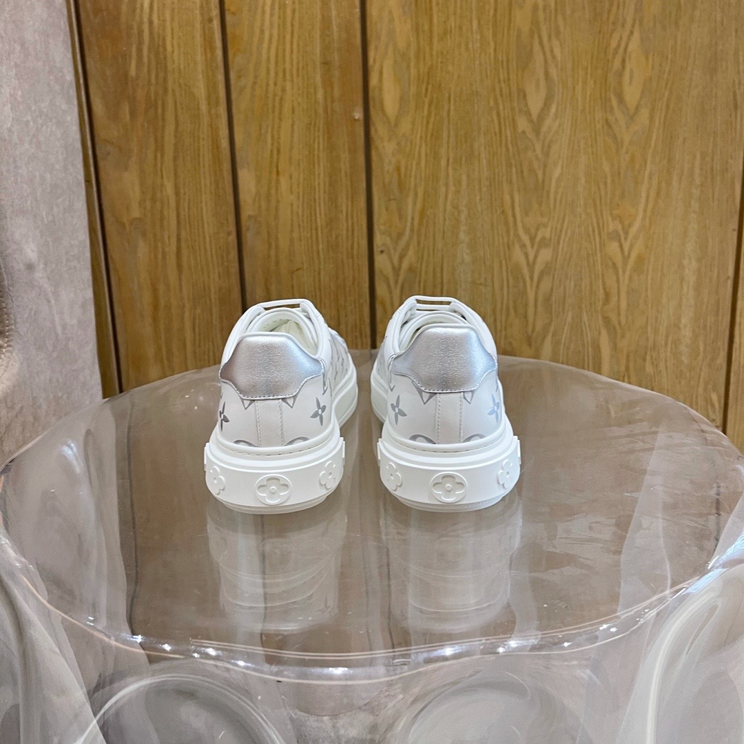 LOUIS VUITTON LV TIME OUT SNEAKER 1A8TAI 010 LOUIS VUITTON LV TIME OUT SNEAKER 1A8TAI 010