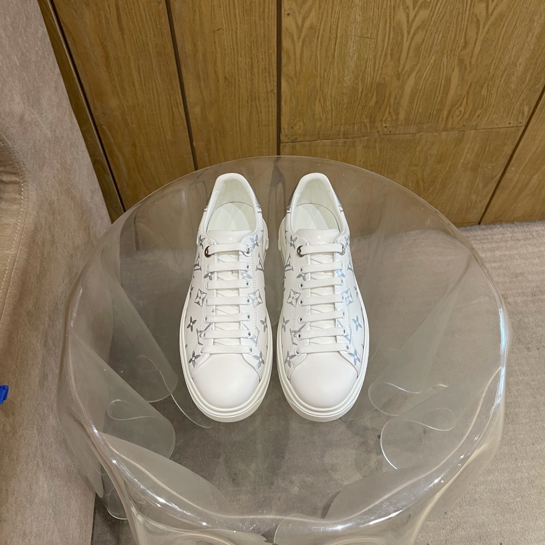 LOUIS VUITTON LV TIME OUT SNEAKER 1A8TAI 02 LOUIS VUITTON LV TIME OUT SNEAKER 1A8TAI 02