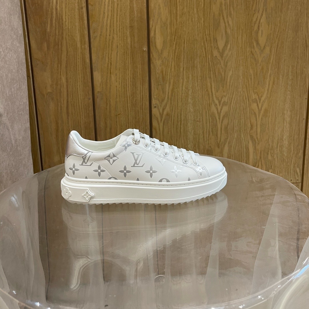 LOUIS VUITTON LV TIME OUT SNEAKER 1A8TAI 05 LOUIS VUITTON LV TIME OUT SNEAKER 1A8TAI 05