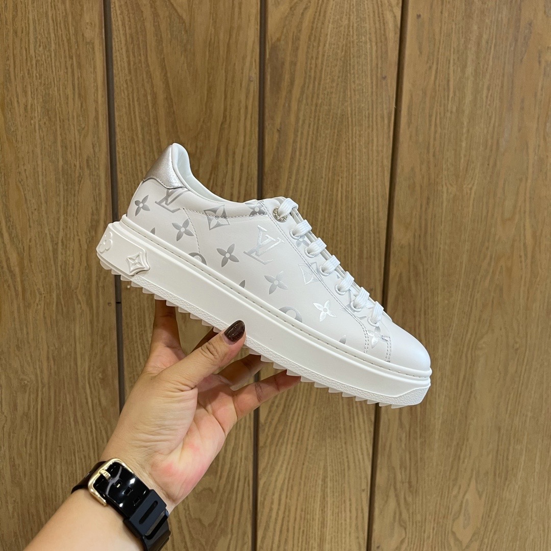 LOUIS VUITTON LV TIME OUT SNEAKER 1A8TAI 06 LOUIS VUITTON LV TIME OUT SNEAKER 1A8TAI 06