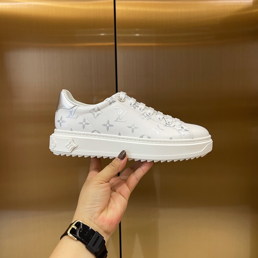 LOUIS VUITTON LV TIME OUT SNEAKER 1A8TAI 07 LOUIS VUITTON LV TIME OUT SNEAKER 1A8TAI 07