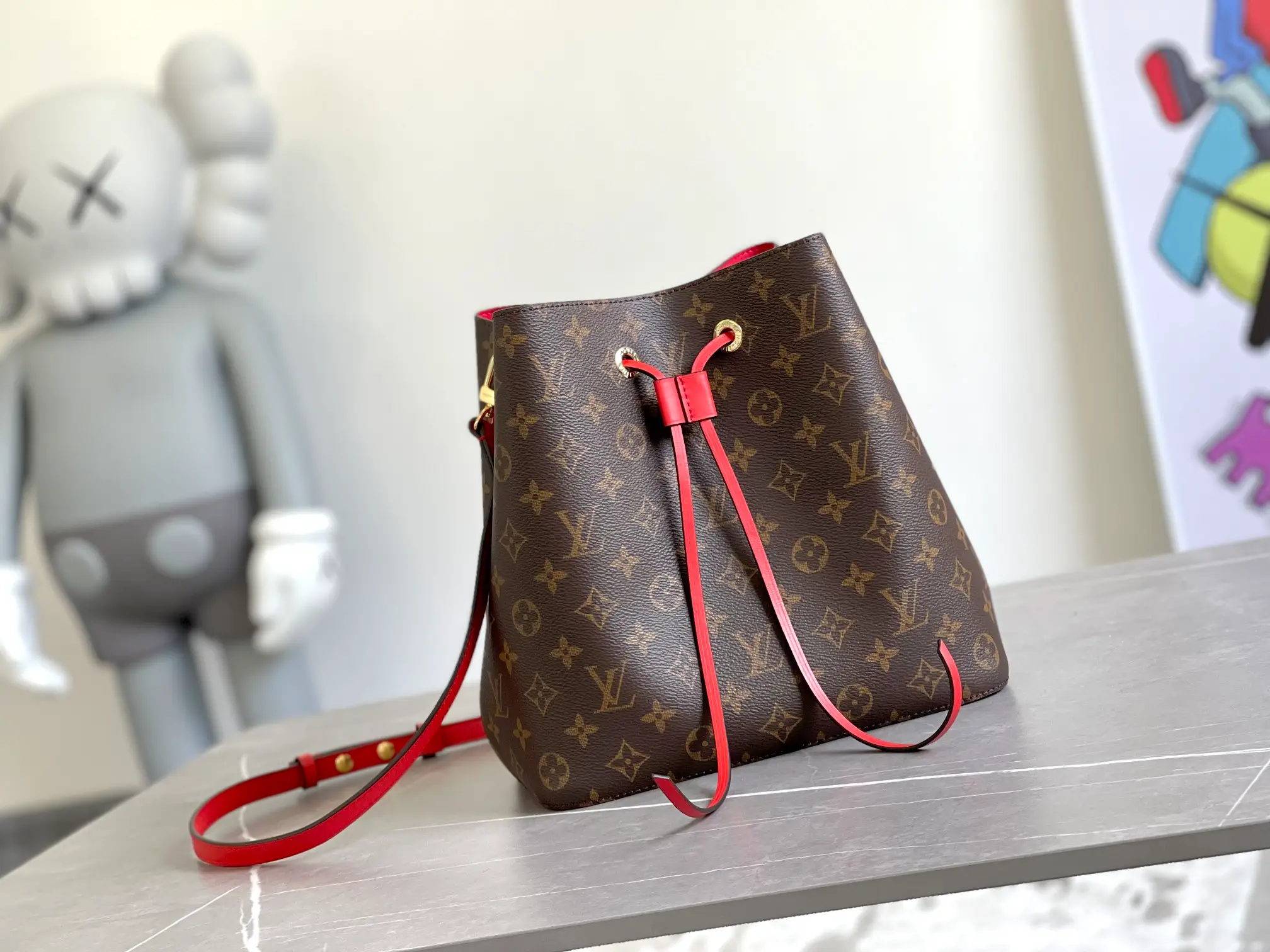 LOUIS VUITTON NÉONOÉ MM BUCKET BAG COQUELICOT RED M44021_1 LOUIS VUITTON NEONOE MM BUCKET BAG COQUELICOT RED M44021 1