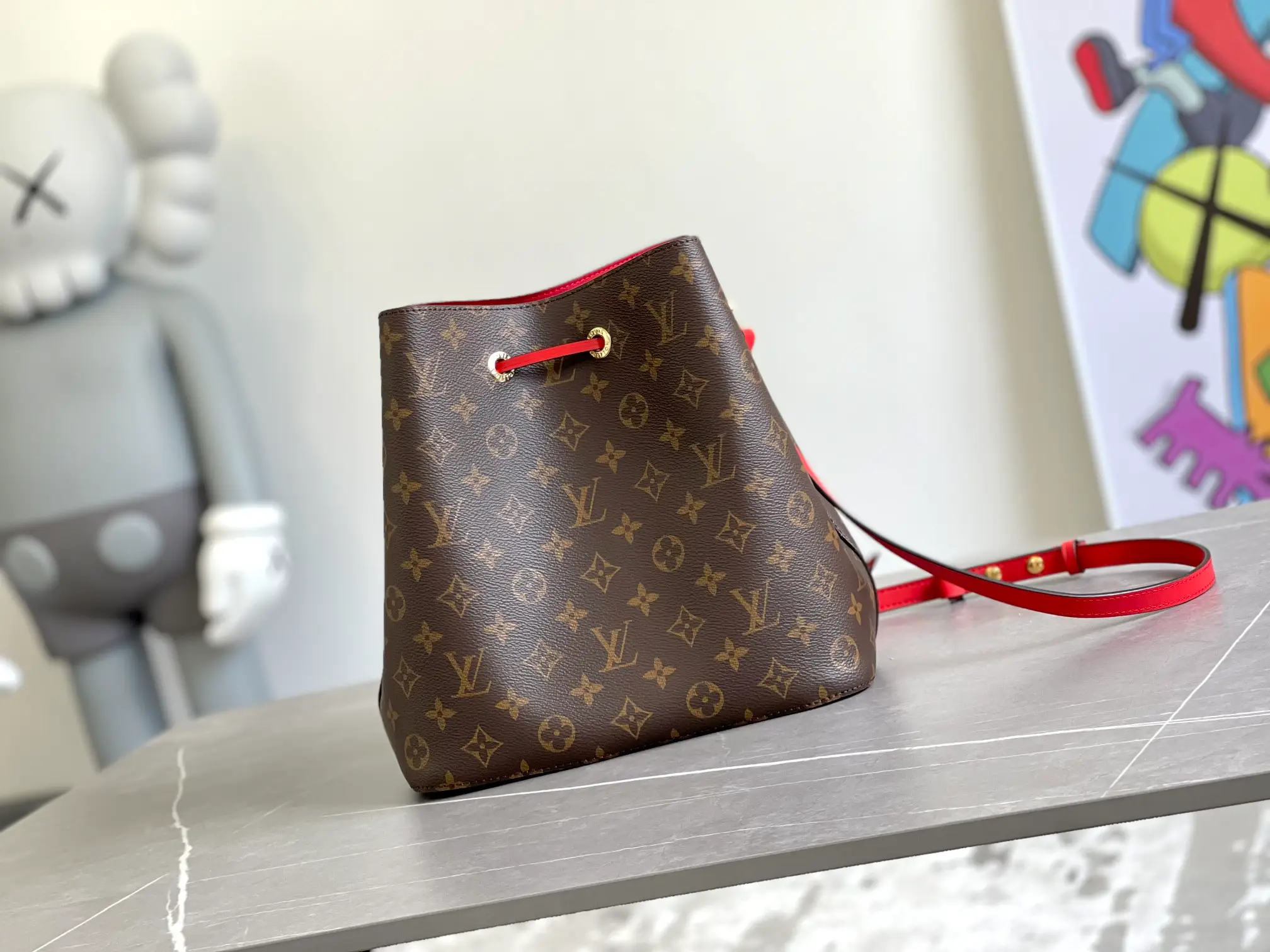 LOUIS VUITTON NÉONOÉ MM BUCKET BAG COQUELICOT RED M44021_3 LOUIS VUITTON NEONOE MM BUCKET BAG COQUELICOT RED M44021 3