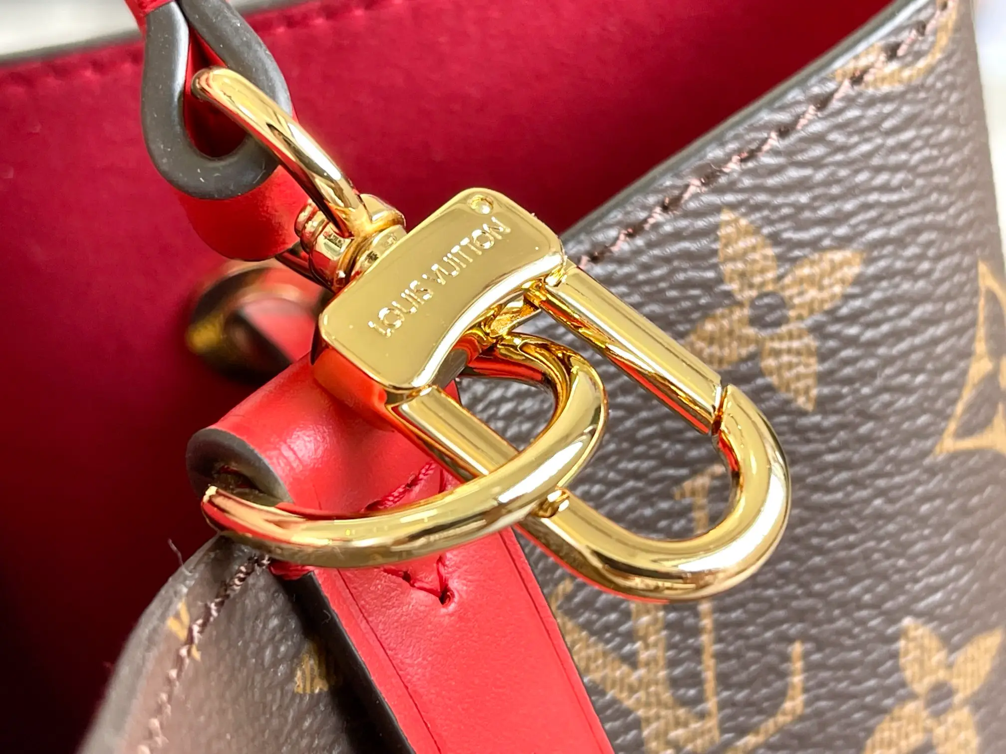 LOUIS VUITTON NÉONOÉ MM BUCKET BAG COQUELICOT RED M44021_6 LOUIS VUITTON NEONOE MM BUCKET BAG COQUELICOT RED M44021 6