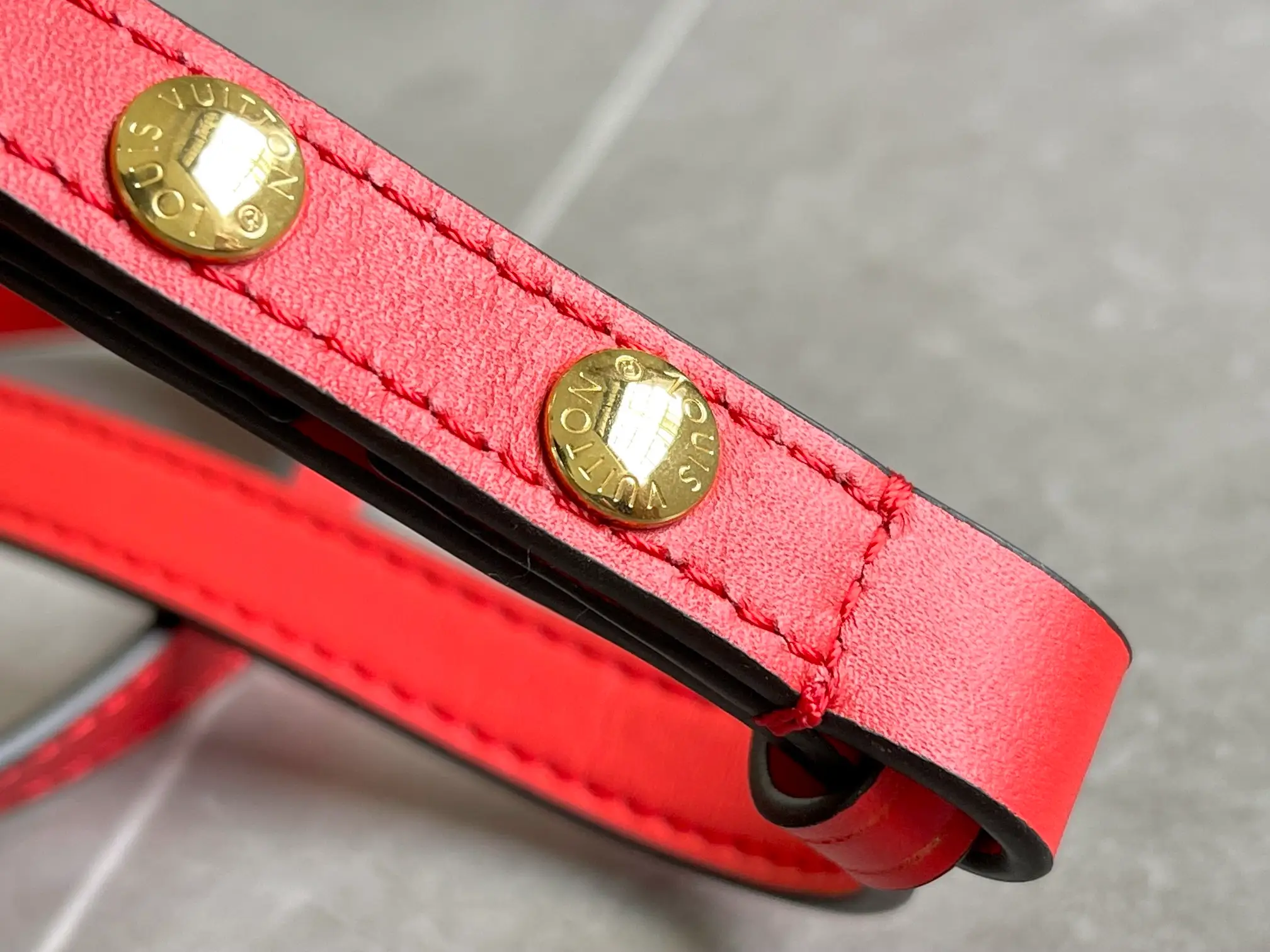 LOUIS VUITTON NÉONOÉ MM BUCKET BAG COQUELICOT RED M44021_8 LOUIS VUITTON NEONOE MM BUCKET BAG COQUELICOT RED M44021 8