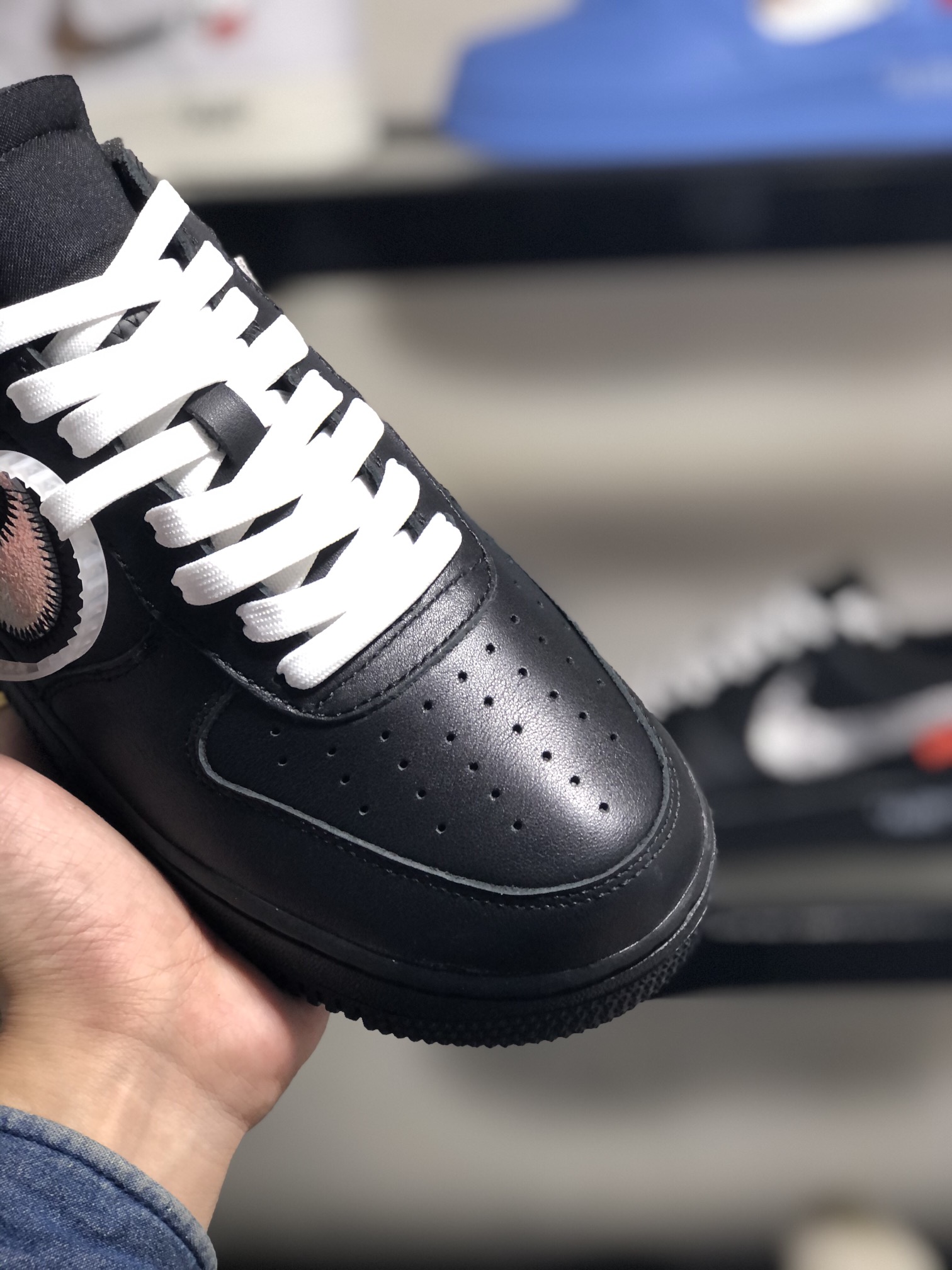 NIKE-AIR-FORCE-1-LOW-'07-VIRGIL-X-MOMA-BLACK-AV5210-001_6 NIKE AIR FORCE 1 LOW 07 VIRGIL X MOMA BLACK AV5210 001 6