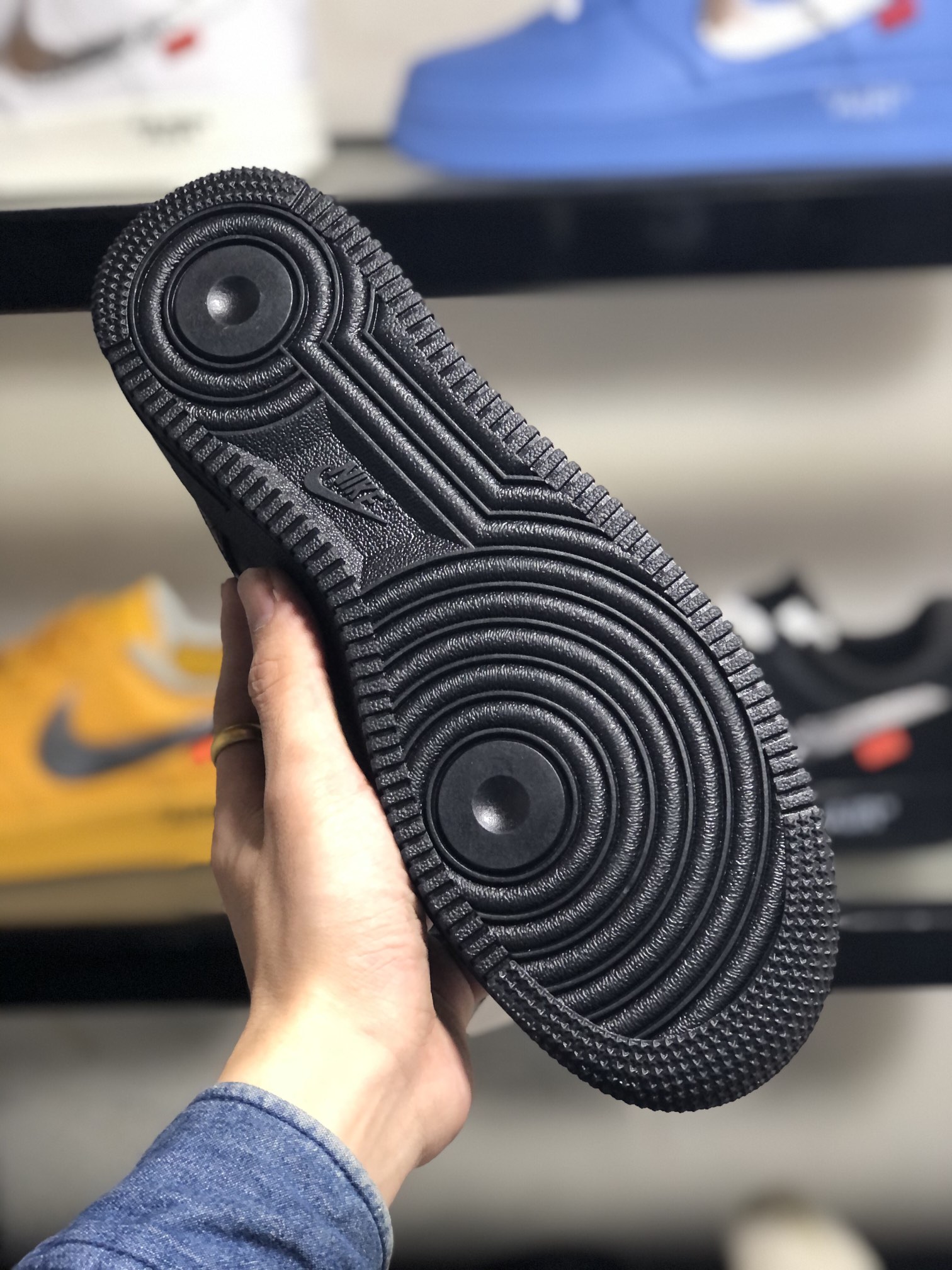 NIKE-AIR-FORCE-1-LOW-'07-VIRGIL-X-MOMA-BLACK-AV5210-001_8 NIKE AIR FORCE 1 LOW 07 VIRGIL X MOMA BLACK AV5210 001 8