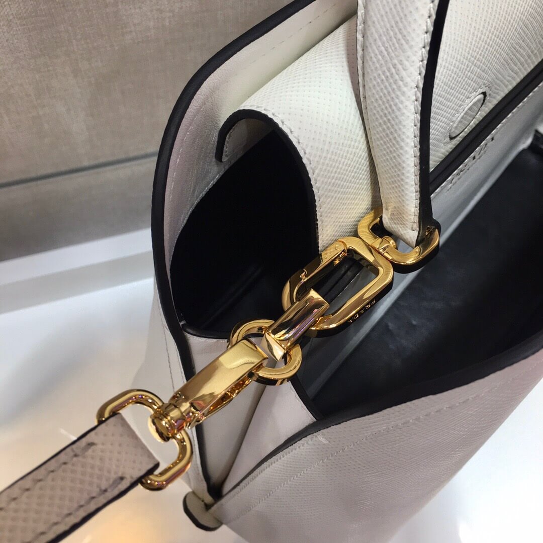 PRADA-MEDIUM-SAFFIANO-LEATHER-PRADA-MATINÉE-BAG-WHITE-1BA282_2ERX_F0009_V_MOE-06 PRADA MEDIUM SAFFIANO LEATHER PRADA MATINEE BAG WHITE 1BA282 2ERX F0009 V MOE 06