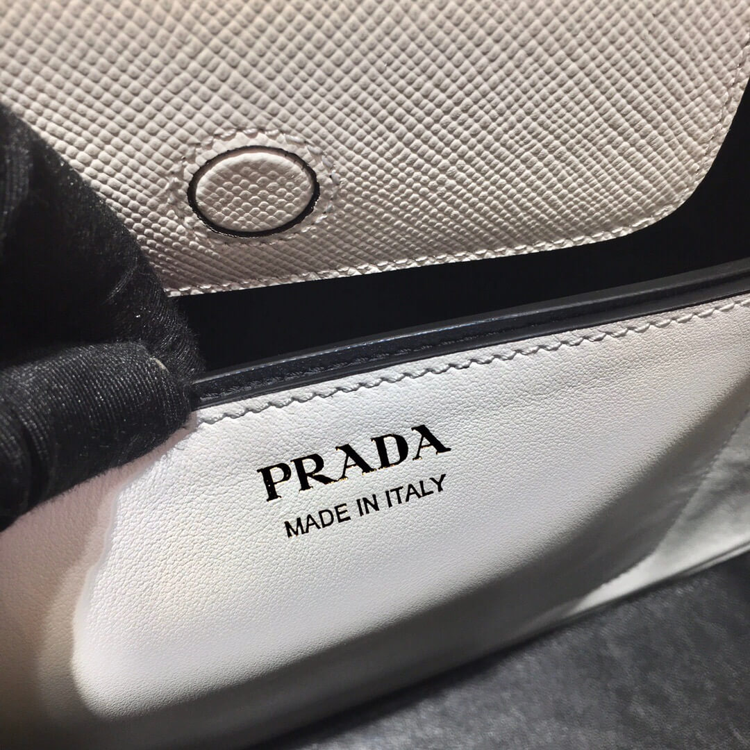 PRADA-MEDIUM-SAFFIANO-LEATHER-PRADA-MATINÉE-BAG-WHITE-1BA282_2ERX_F0009_V_MOE-09 PRADA MEDIUM SAFFIANO LEATHER PRADA MATINEE BAG WHITE 1BA282 2ERX F0009 V MOE 09