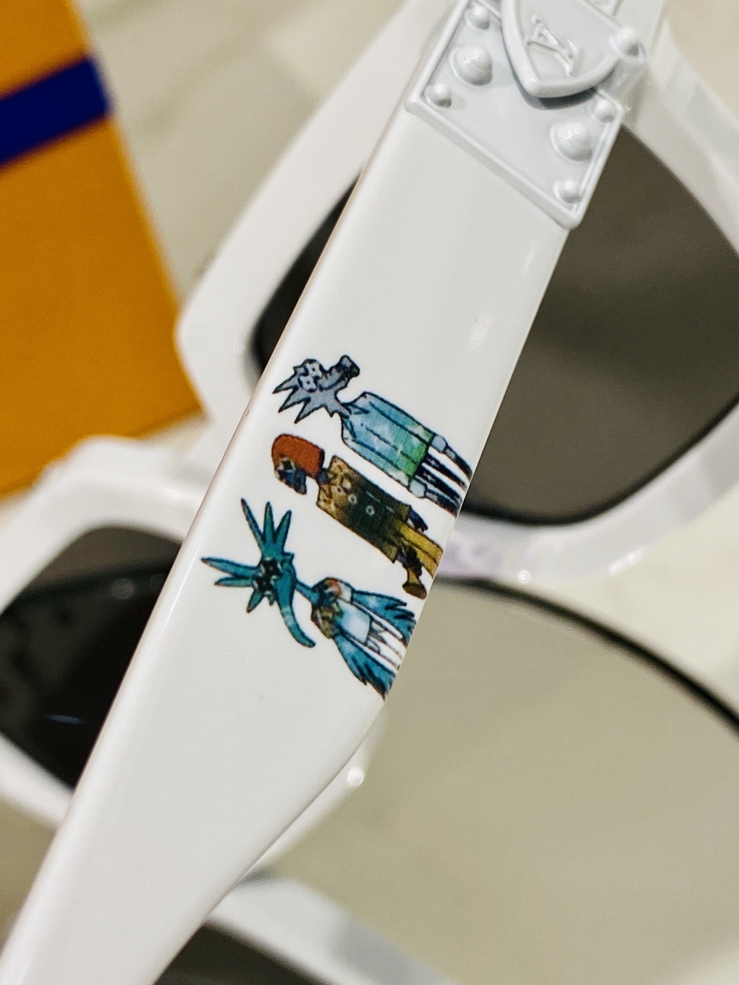 louis-vuitton-1-1-millionaires-sunglasses-sunglasses-Z1440E-02 louis vuitton 1 1 millionaires sunglasses sunglasses Z1440E 02