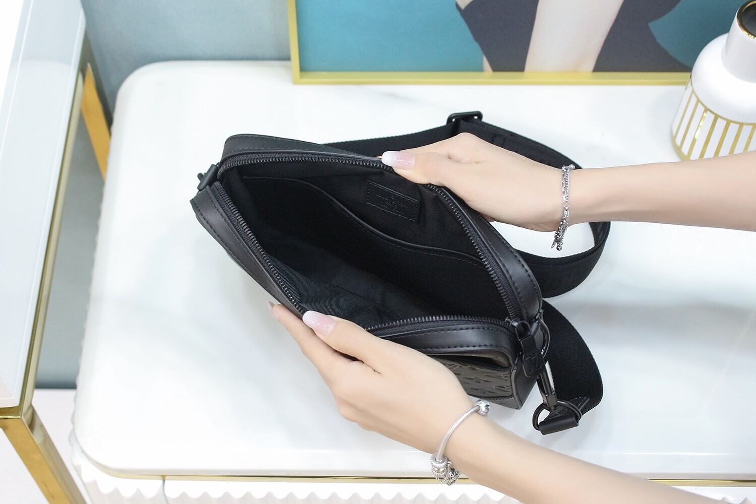 louis-vuitton-duo-messenger-monogram-shadow-leather-bags-M69827-010 louis vuitton duo messenger monogram shadow leather bags M69827 010