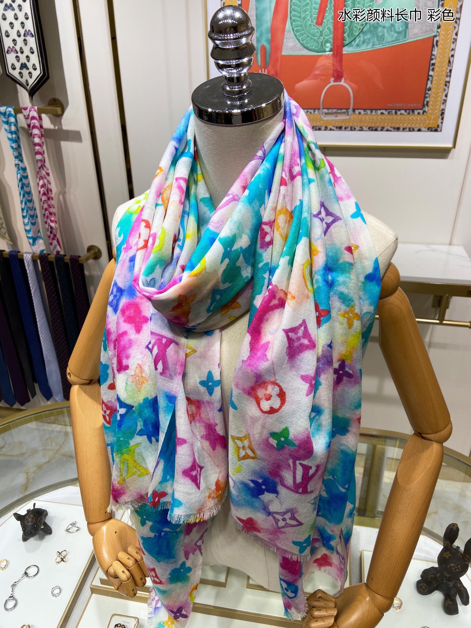 louis-vuitton-monogram-essential-watercolour-stole-scarves-M76750-03 louis vuitton monogram essential watercolour stole scarves M76750 03