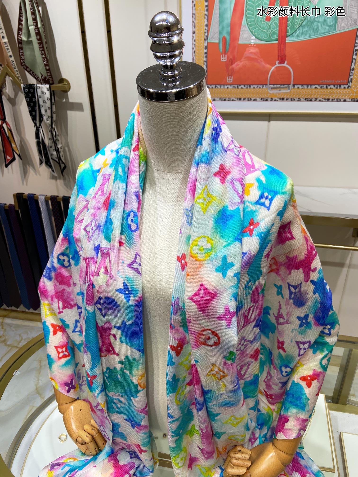 louis-vuitton-monogram-essential-watercolour-stole-scarves-M76750-04 louis vuitton monogram essential watercolour stole scarves M76750 04