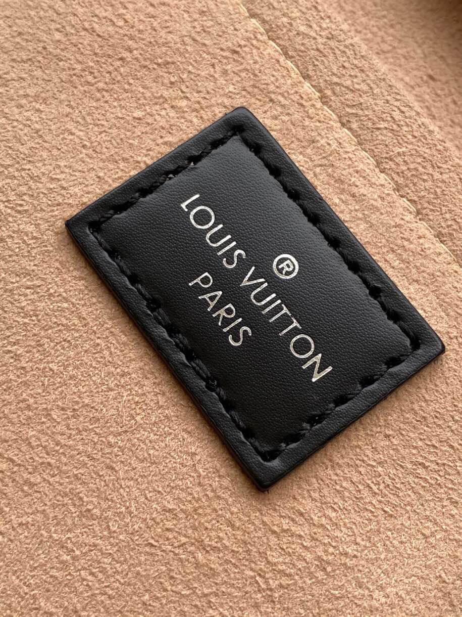 louis-vuitton-petit-sac-plat-epi-leather-wallets-and-small-leather-goods-M69575-09 louis vuitton petit sac plat epi leather wallets and small leather goods M69575 09