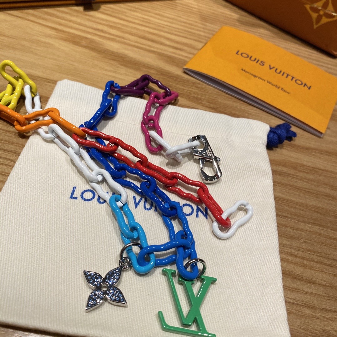 louis-vuitton-rainbow-charms-necklace-fashion-jewellery-M00275-04 louis vuitton rainbow charms necklace fashion jewellery M00275 04