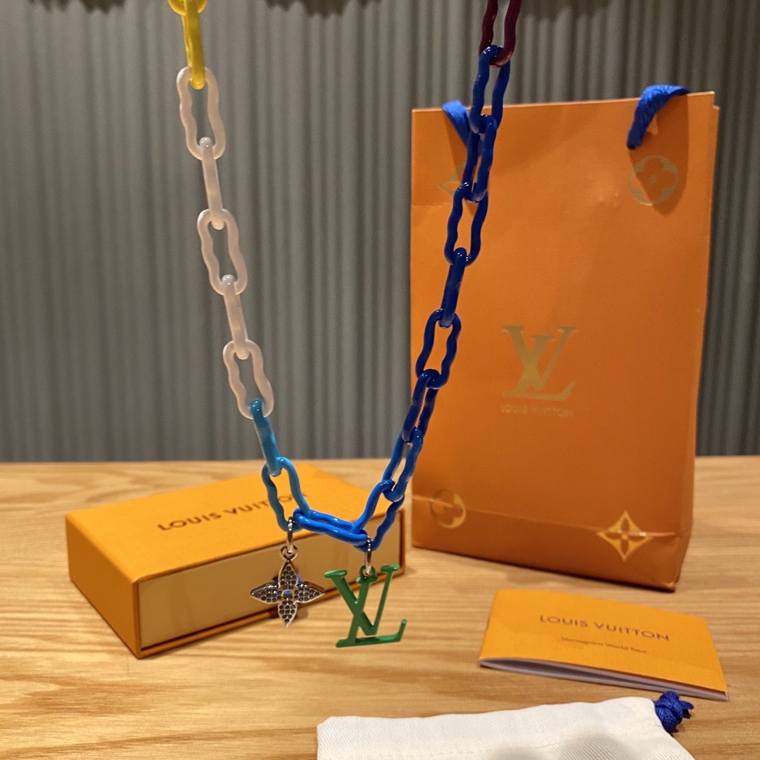 louis-vuitton-rainbow-charms-necklace-fashion-jewellery-M00275-06 louis vuitton rainbow charms necklace fashion jewellery M00275 06