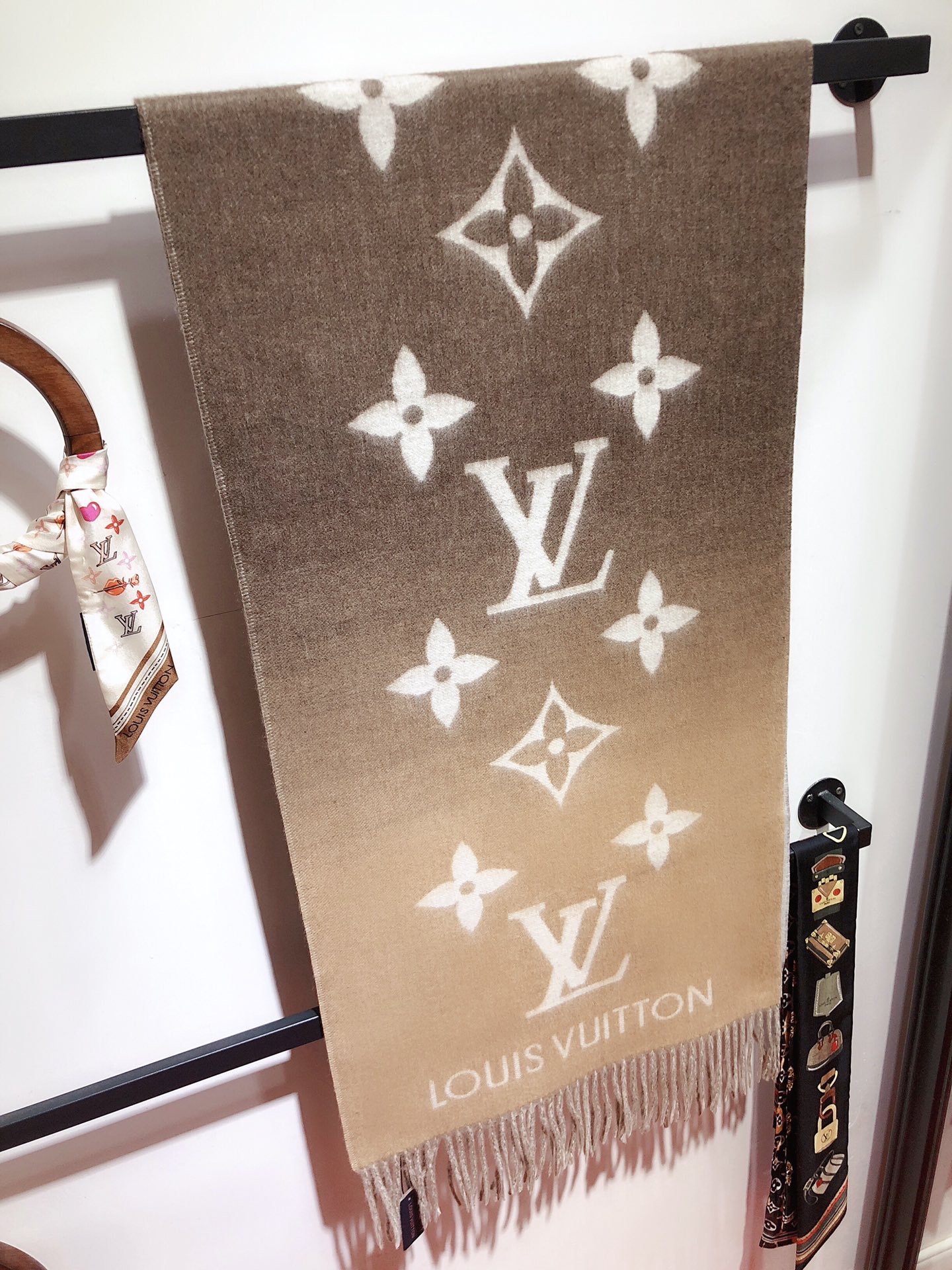 louis-vuitton-reykjavik-gradient-scarf-scarves-and-shawls-M73675-03 louis vuitton reykjavik gradient scarf scarves and shawls M73675 03