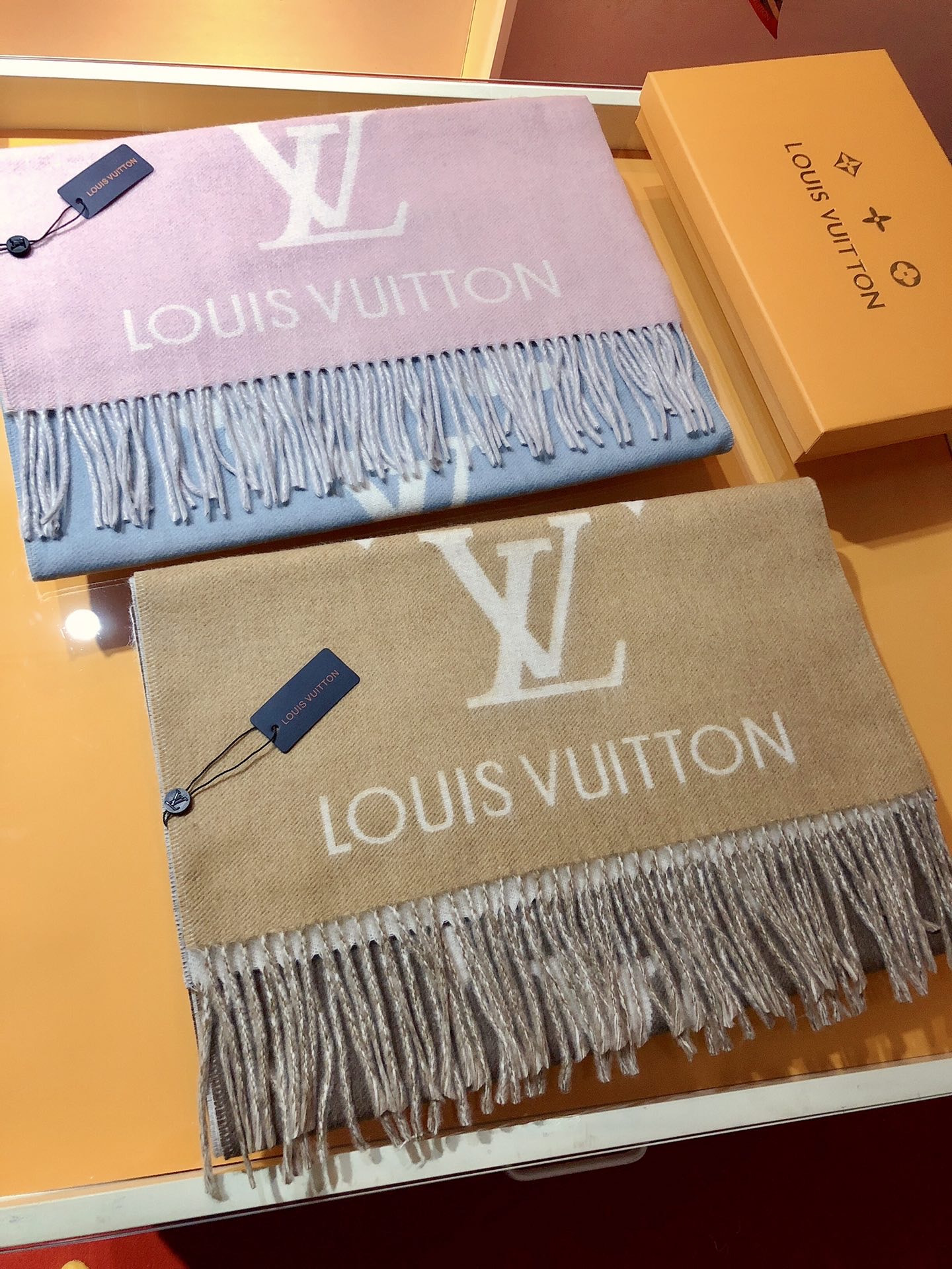 louis-vuitton-reykjavik-gradient-scarf-scarves-and-shawls-M73675-07 louis vuitton reykjavik gradient scarf scarves and shawls M73675 07