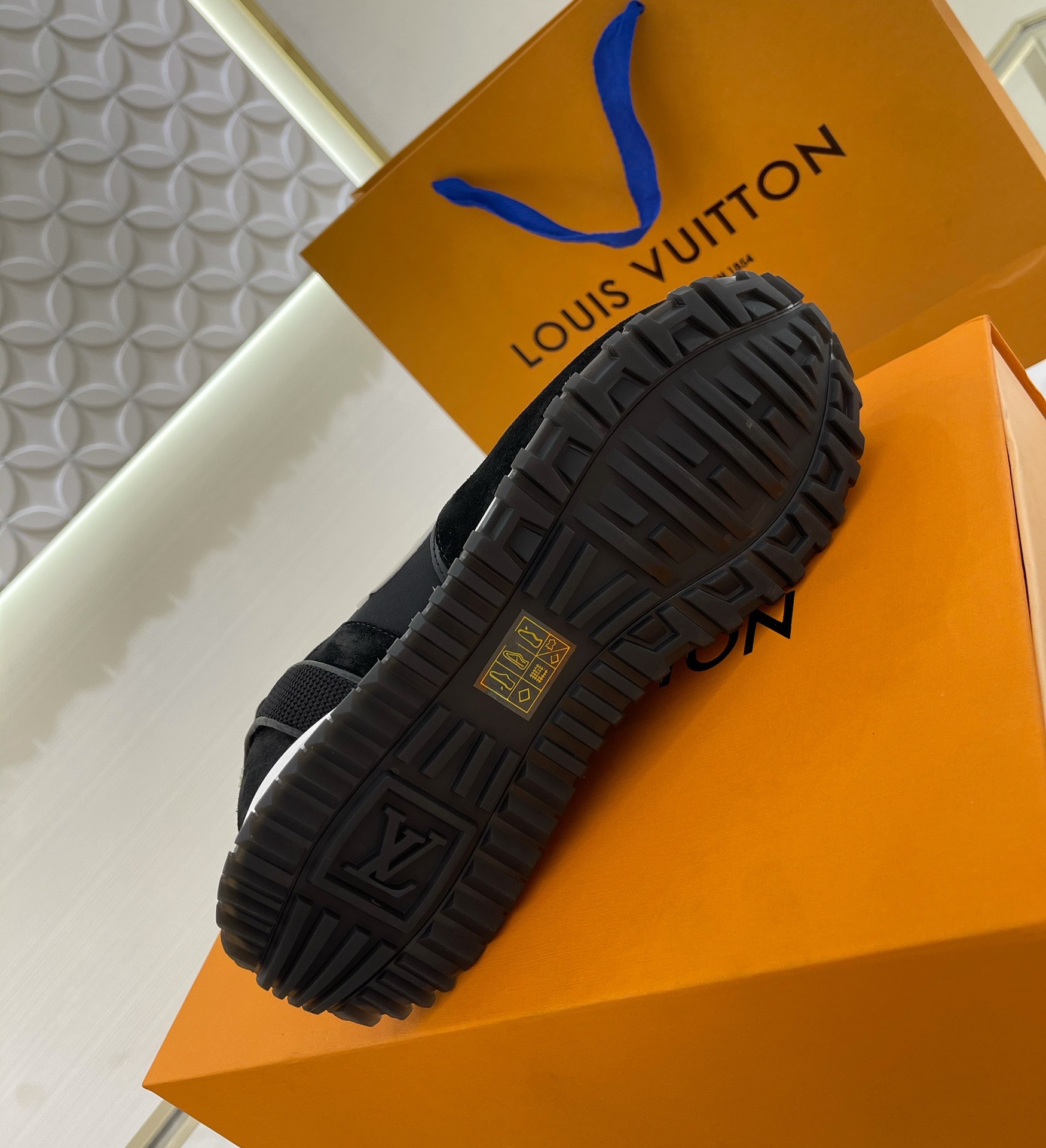 louis-vuitton-run-away-trainers-shoes-1A9ER7-010 louis vuitton run away trainers shoes 1A9ER7 010