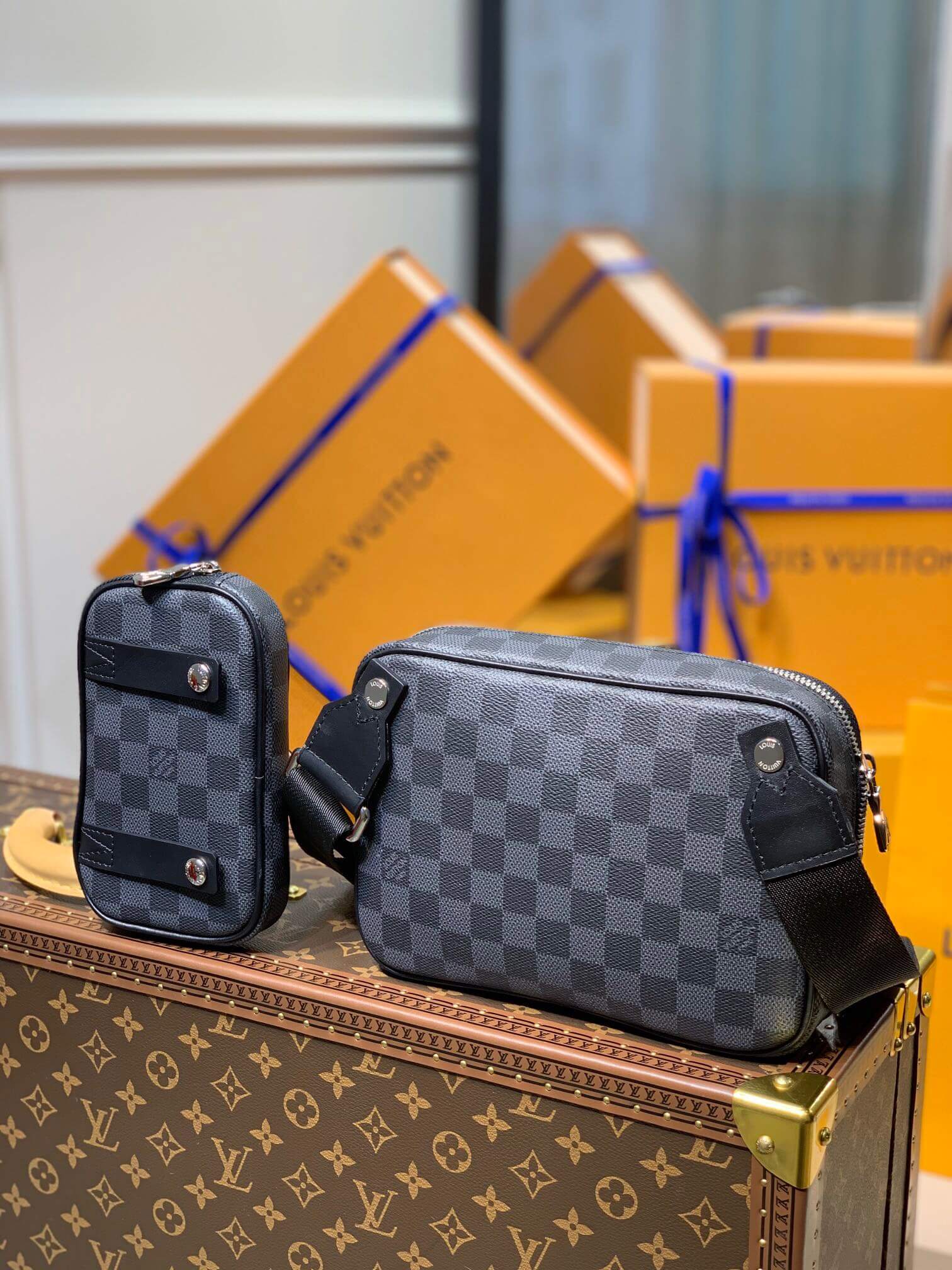 louis-vuitton-scott-messenger-damier-graphite-bags-N50018-02 louis vuitton scott messenger damier graphite bags N50018 02