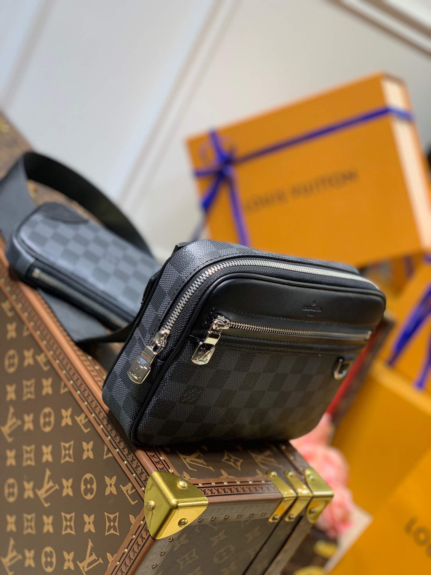 louis-vuitton-scott-messenger-damier-graphite-bags-N50018-03 louis vuitton scott messenger damier graphite bags N50018 03