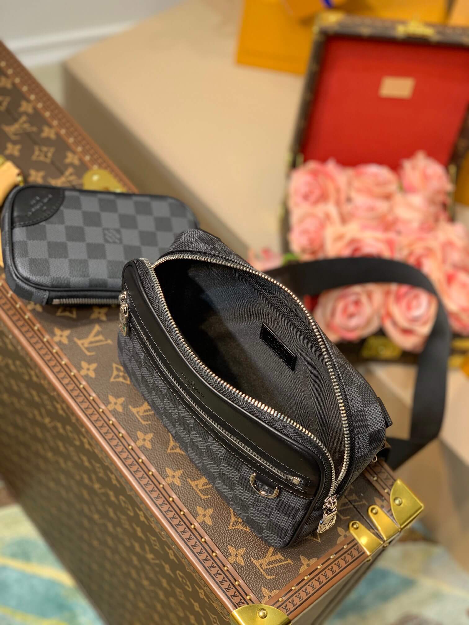louis-vuitton-scott-messenger-damier-graphite-bags-N50018-08 louis vuitton scott messenger damier graphite bags N50018 08
