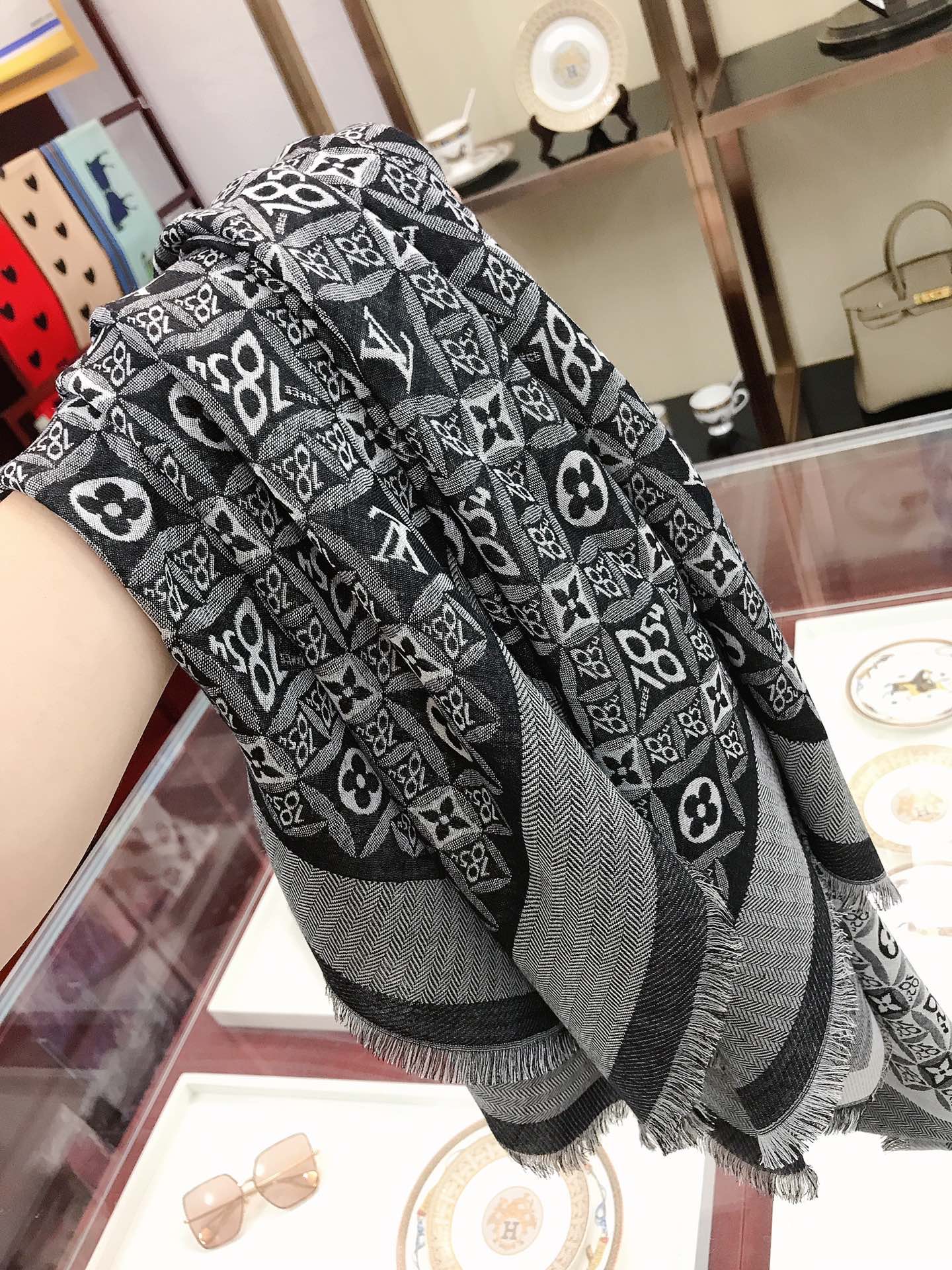 louis-vuitton-since-1854-monogram-shawl-scarves-and-shawls-MP2821-03 louis vuitton since 1854 monogram shawl scarves and shawls MP2821 03