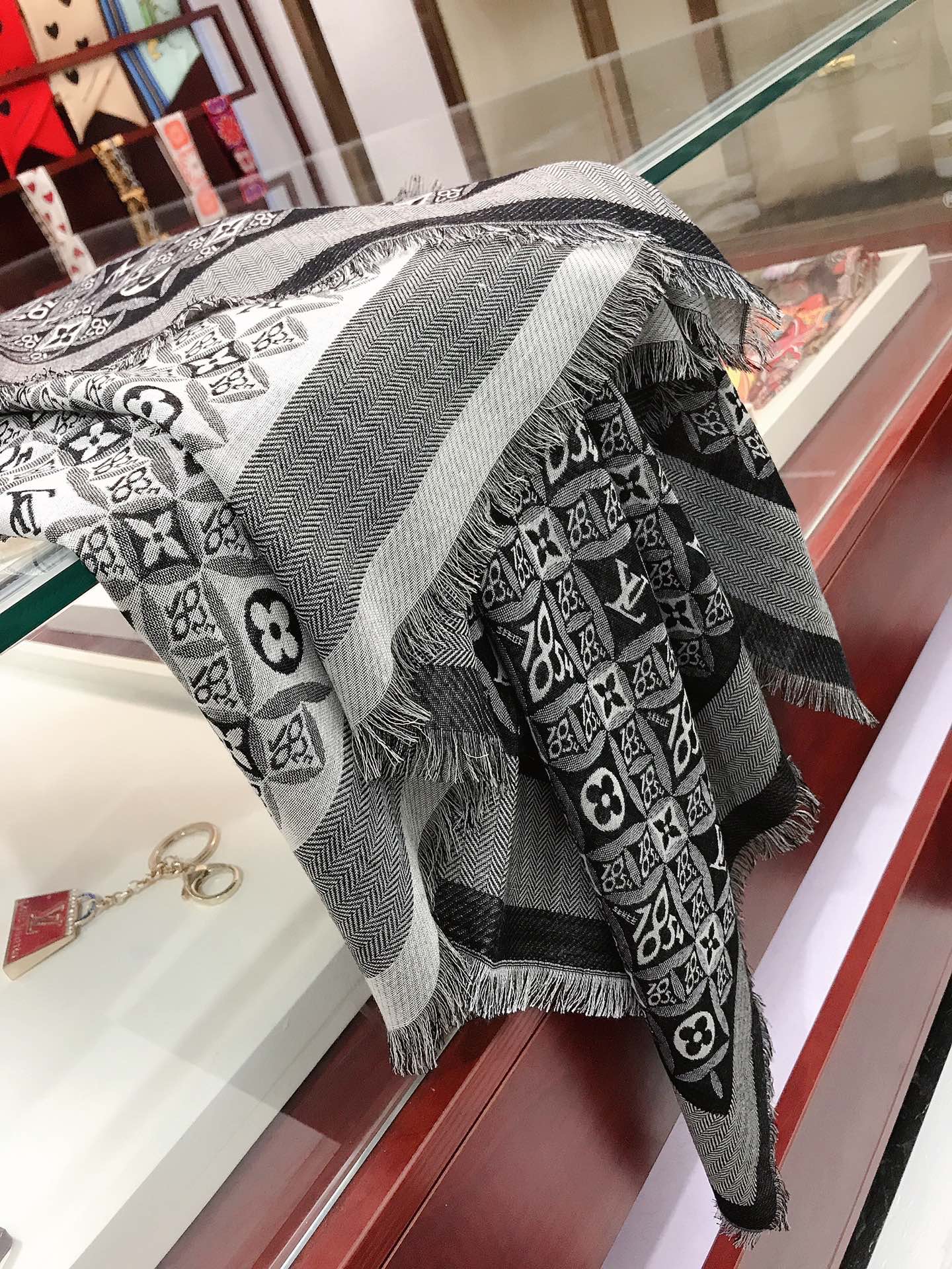 louis-vuitton-since-1854-monogram-shawl-scarves-and-shawls-MP2821-04 louis vuitton since 1854 monogram shawl scarves and shawls MP2821 04