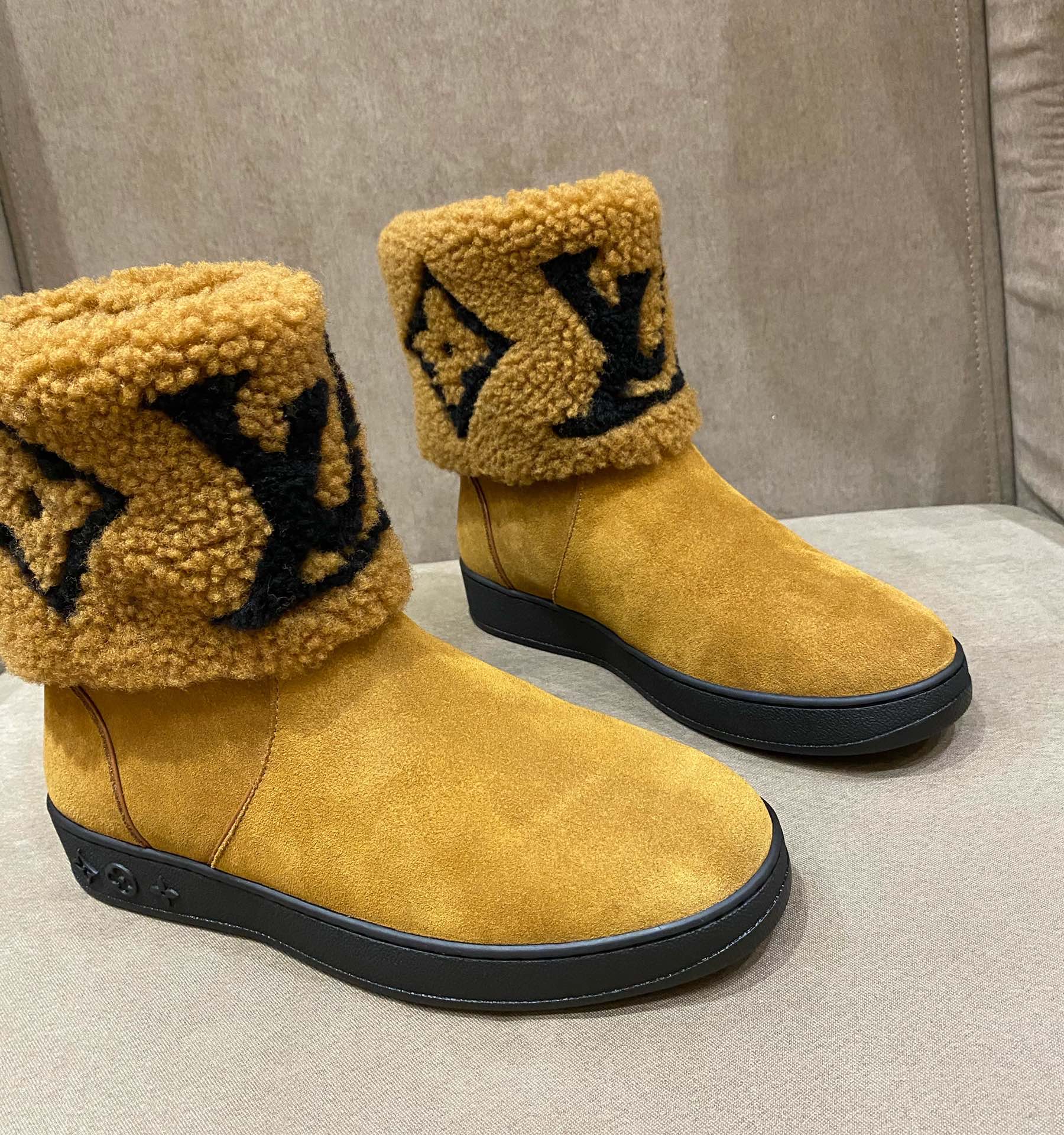 louis-vuitton-snowdrop-flat-ankle-boots-shoes-1A8D1K-02 louis vuitton snowdrop flat ankle boots shoes 1A8D1K 02