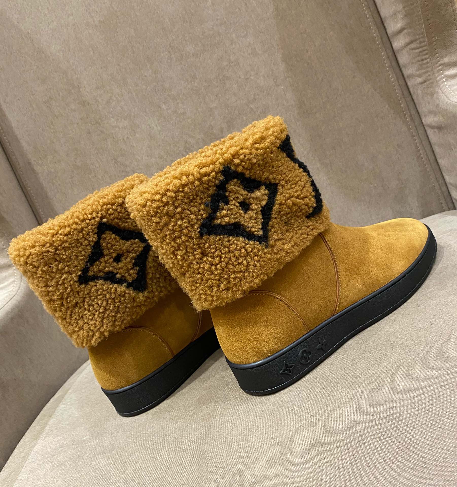 louis-vuitton-snowdrop-flat-ankle-boots-shoes-1A8D1K-03 louis vuitton snowdrop flat ankle boots shoes 1A8D1K 03