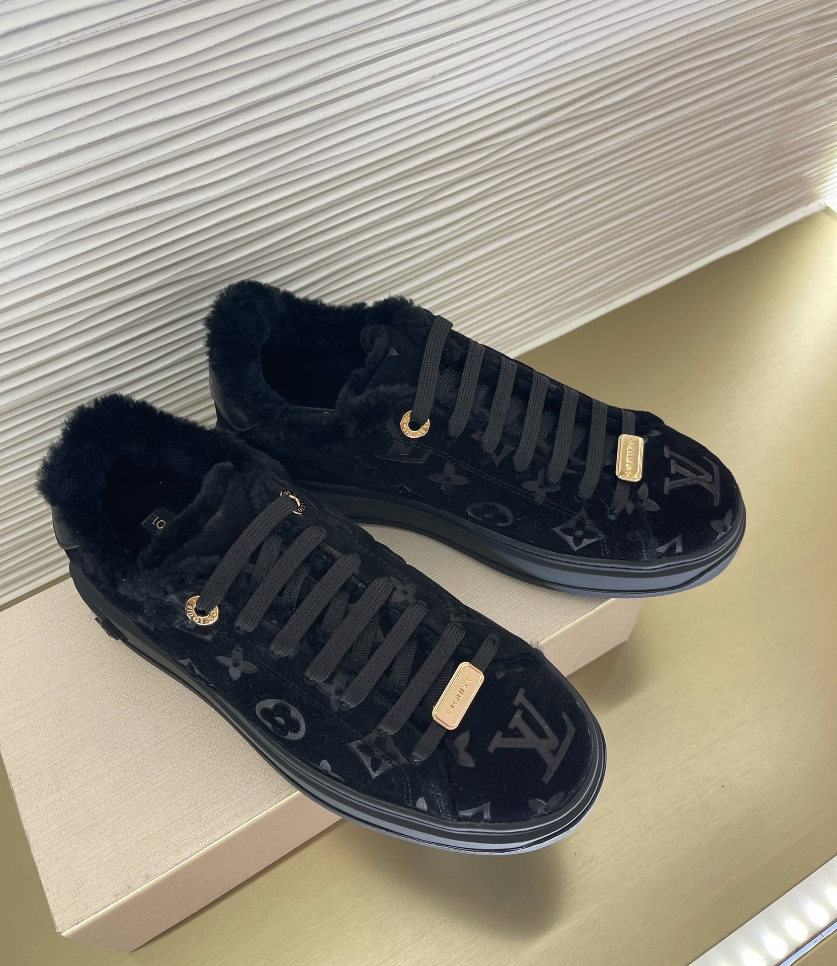 louis-vuitton-time-out-sneaker-shoes-1A95KP-02 louis vuitton time out sneaker shoes 1A95KP 02