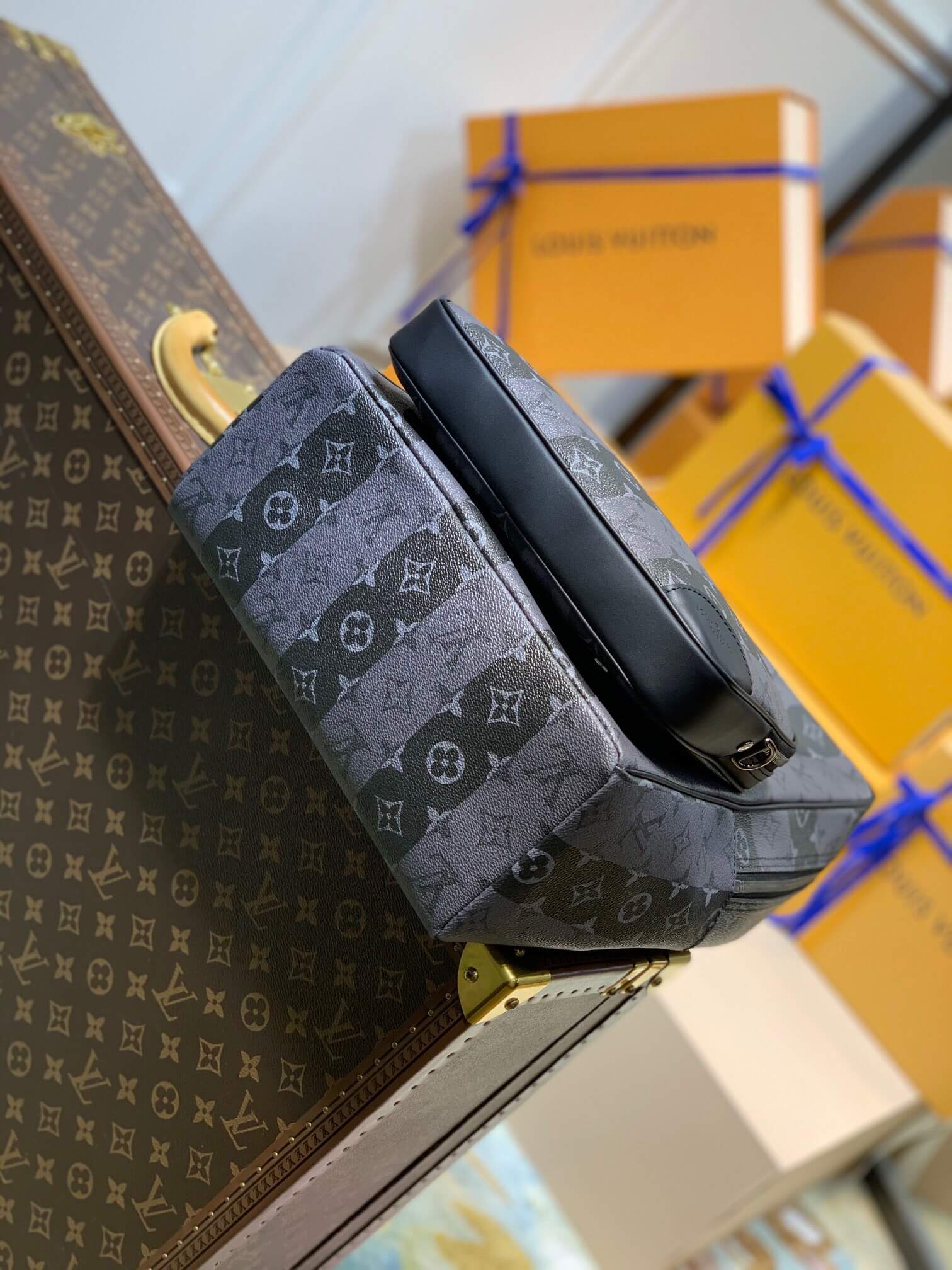 louis-vuitton-utilitary-backpack-monogram-other-bags-M45962-05 louis vuitton utilitary backpack monogram other bags M45962 05