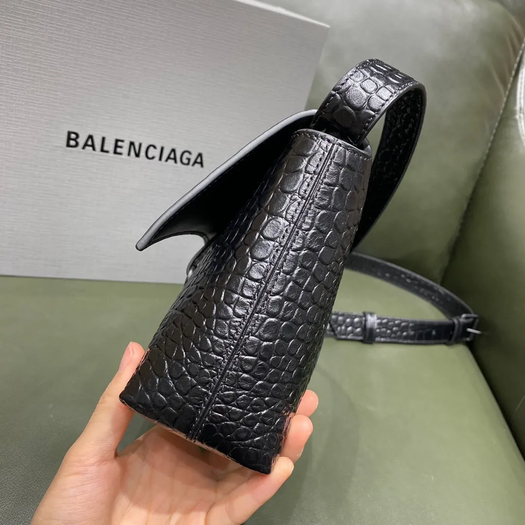 BALENCIAGA-WOMEN'S-DOWNTOWN-XS-SHOULDER-BAG-IN-BLACK-67135523E871000_3 BALENCIAGA WOMENS DOWNTOWN XS SHOULDER BAG IN BLACK 67135523E871000 3