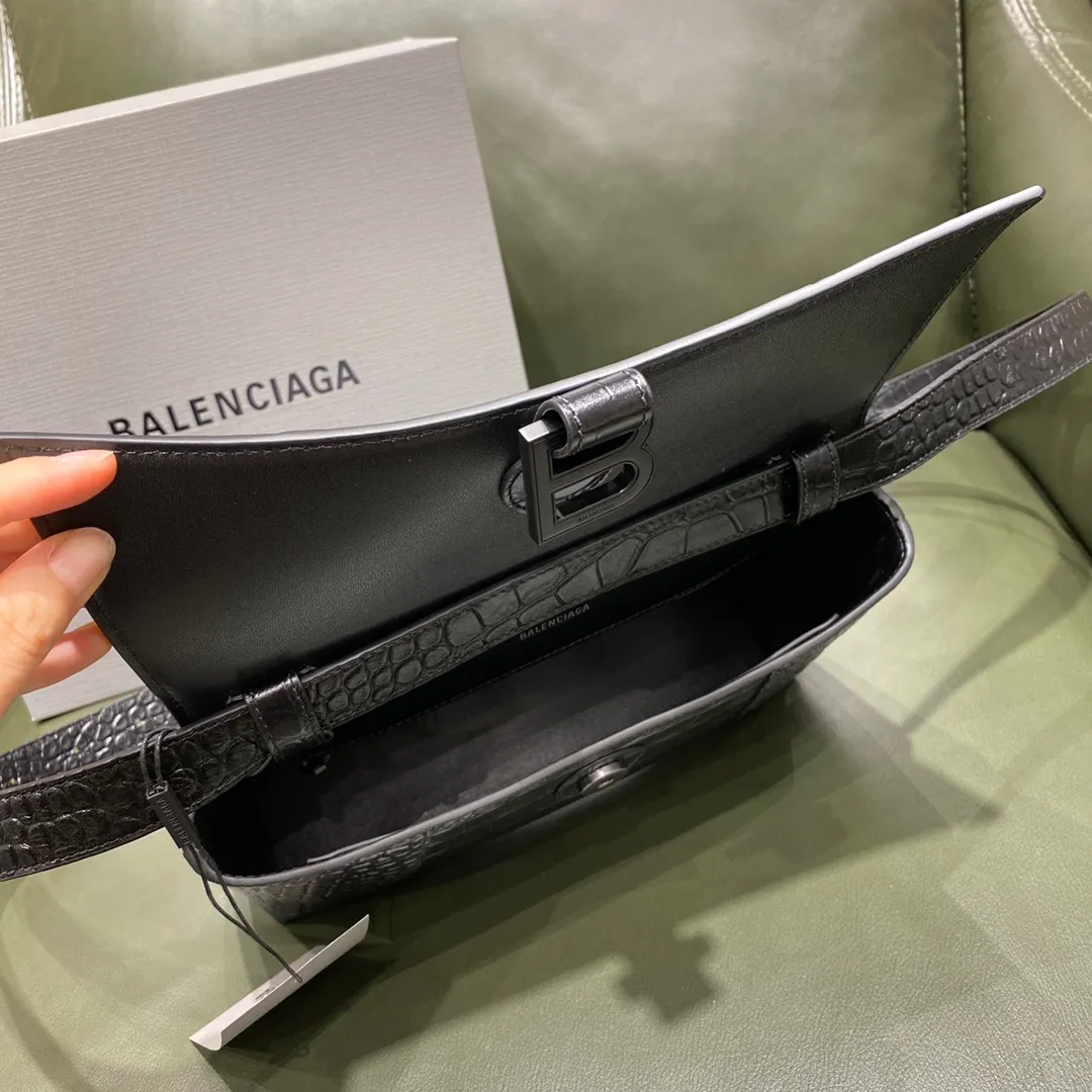 BALENCIAGA-WOMEN'S-DOWNTOWN-XS-SHOULDER-BAG-IN-BLACK-67135523E871000_7 BALENCIAGA WOMENS DOWNTOWN XS SHOULDER BAG IN BLACK 67135523E871000 7