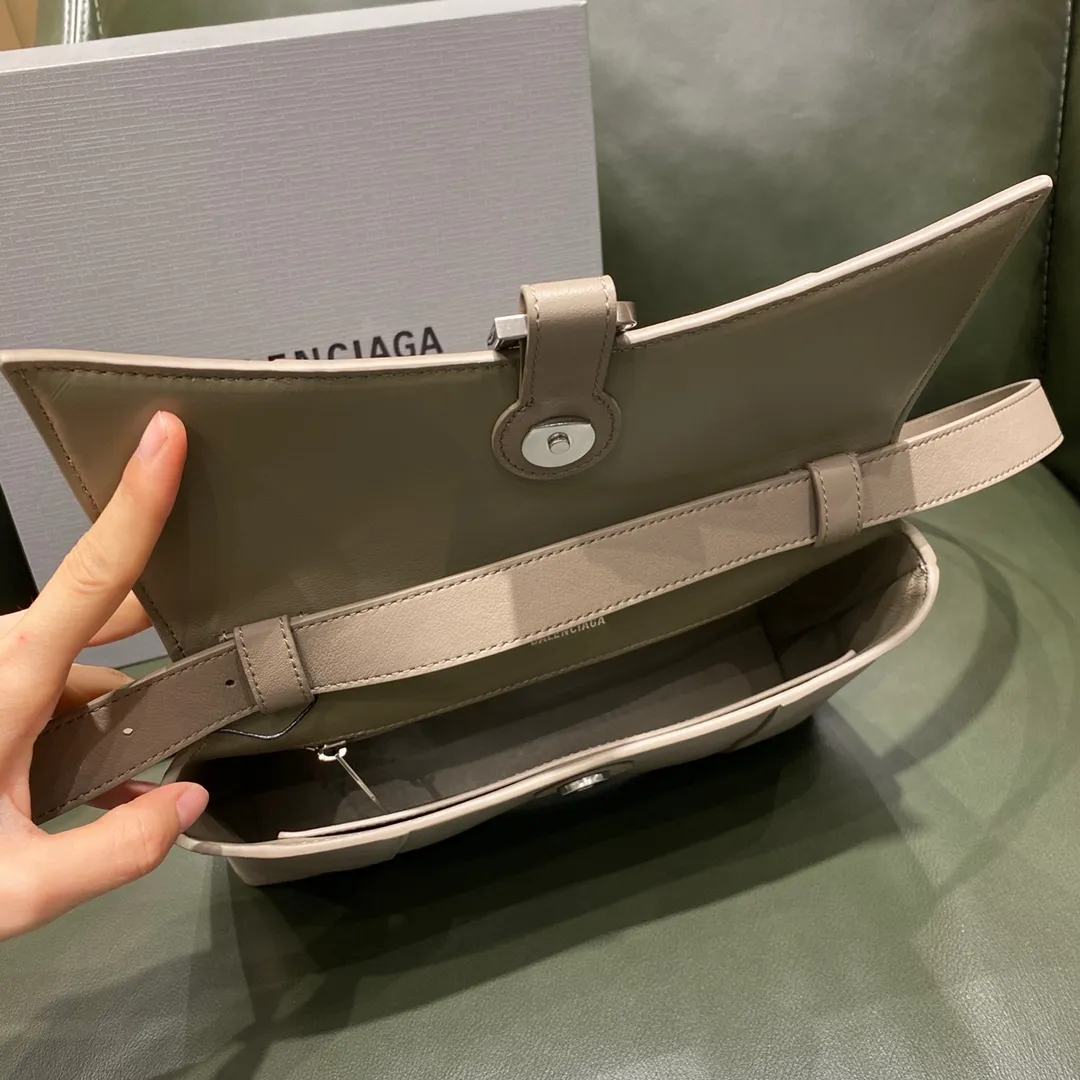 BALENCIAGA-WOMEN'S-DOWNTOWN-XS-SHOULDER-BAG-IN-LIGHT-BEIGE-67135529S1Y2746_8 BALENCIAGA WOMENS DOWNTOWN XS SHOULDER BAG IN LIGHT BEIGE 67135529S1Y2746 8