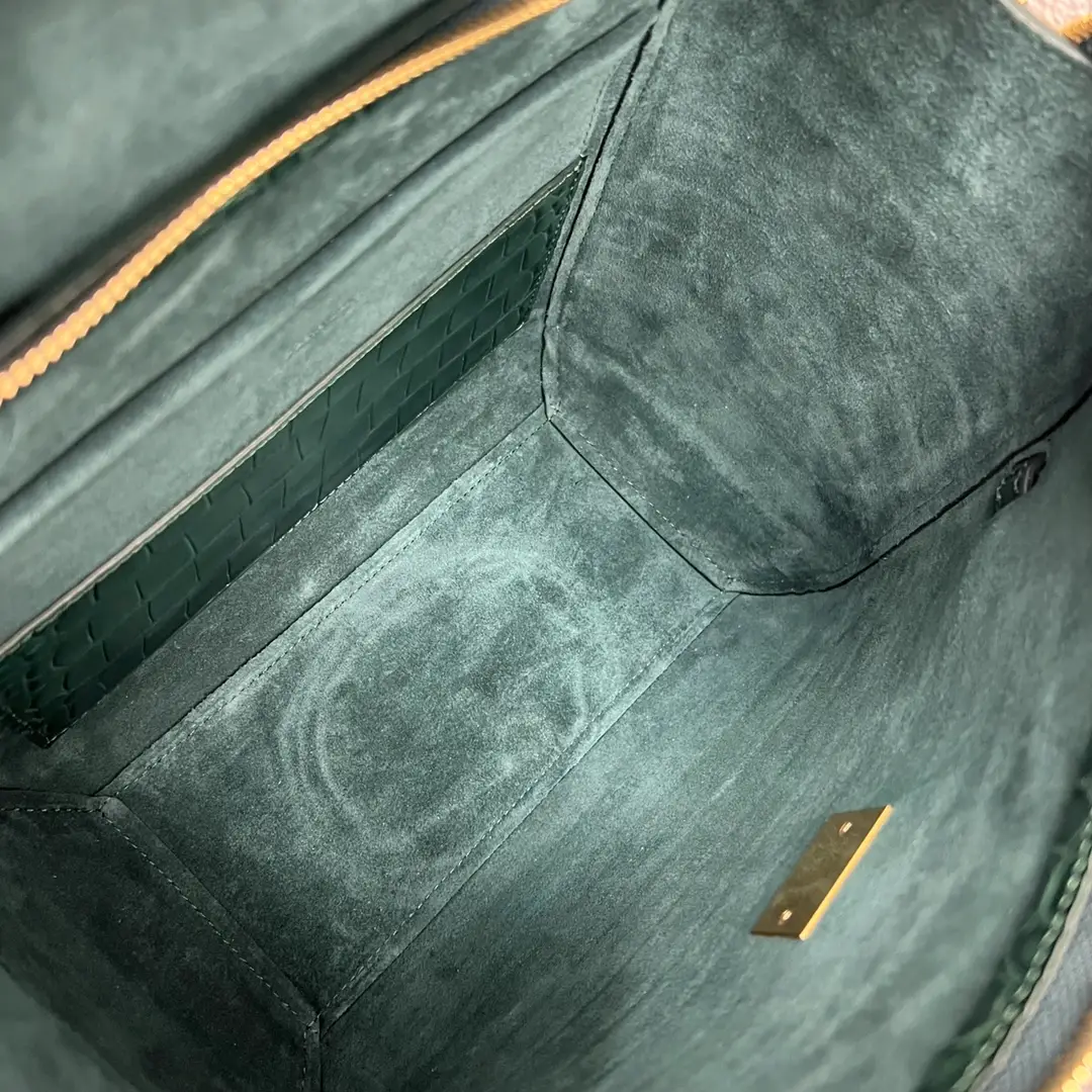 CELINE-MICRO-BELT-BAG-IN-CROCODILE-EMBOSSED-CALFSKIN-AMAZONE-189153BTE.31AN_5 CELINE MICRO BELT BAG IN CROCODILE EMBOSSED CALFSKIN AMAZONE 189153BTE.31AN 5