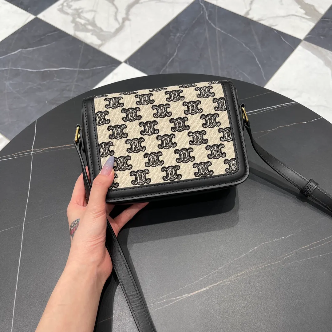 CELINE-TEEN-TRIOMPHE-BAG-IN-TEXTILE-TRIOMPHE-EMBROIDERY-AND-CALFSKIN-BLACK-188882DBA.38NO_3 CELINE TEEN TRIOMPHE BAG IN TEXTILE TRIOMPHE EMBROIDERY AND CALFSKIN BLACK 188882DBA.38NO 3