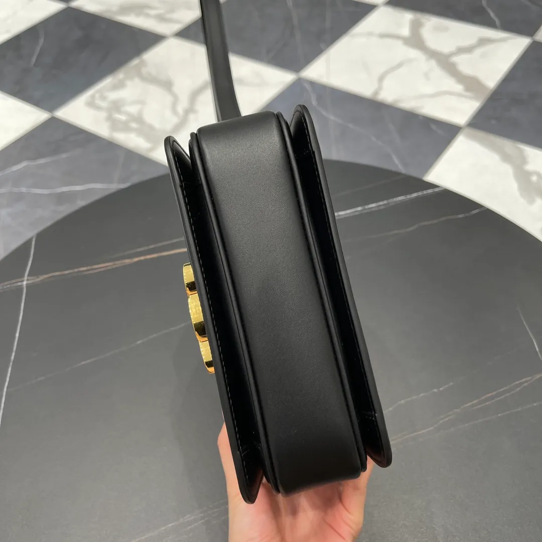 CELINE-TEEN-TRIOMPHE-BAG-IN-TEXTILE-TRIOMPHE-EMBROIDERY-AND-CALFSKIN-BLACK-188882DBA.38NO_5 CELINE TEEN TRIOMPHE BAG IN TEXTILE TRIOMPHE EMBROIDERY AND CALFSKIN BLACK 188882DBA.38NO 5