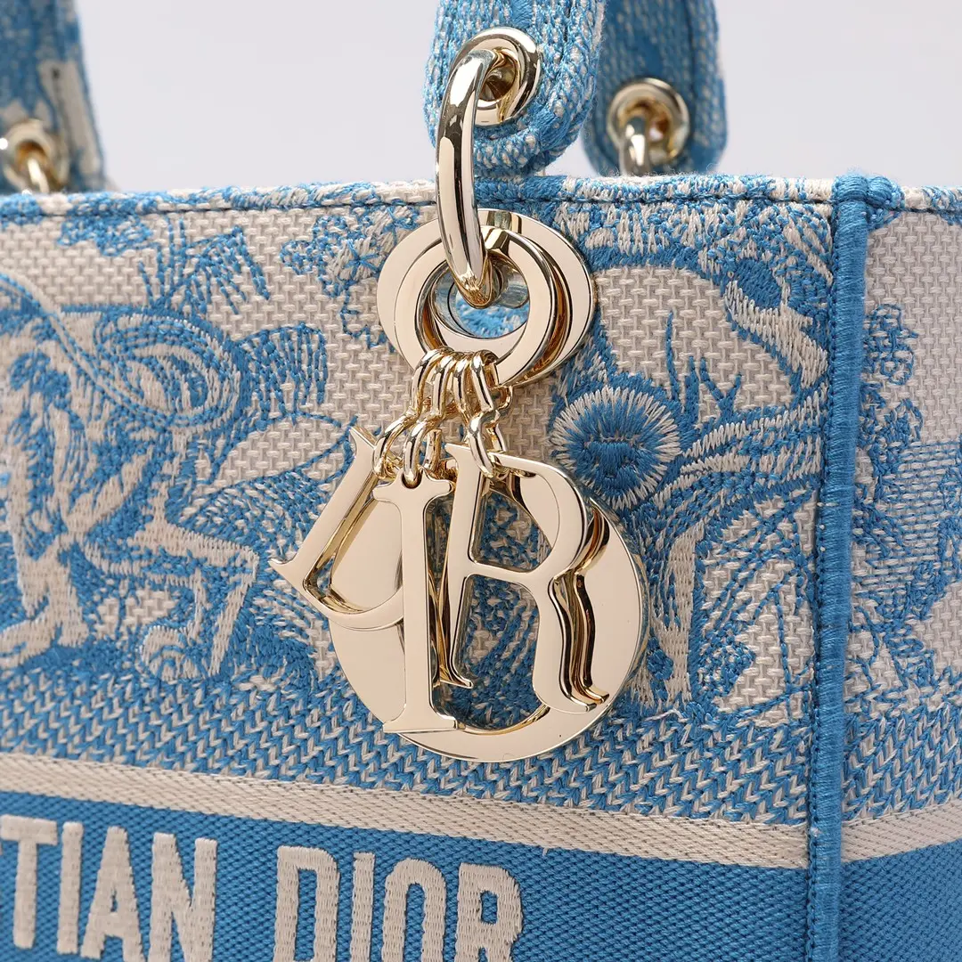 DIOR-MEDIUM-LADY-D-LITE-BAG-CORNFLOWER-BLUE-TOILE-DE-JOUY-EMBROIDERY-M0565OTDT_M917_4 DIOR MEDIUM LADY D LITE BAG CORNFLOWER BLUE TOILE DE JOUY EMBROIDERY M0565OTDT M917 4