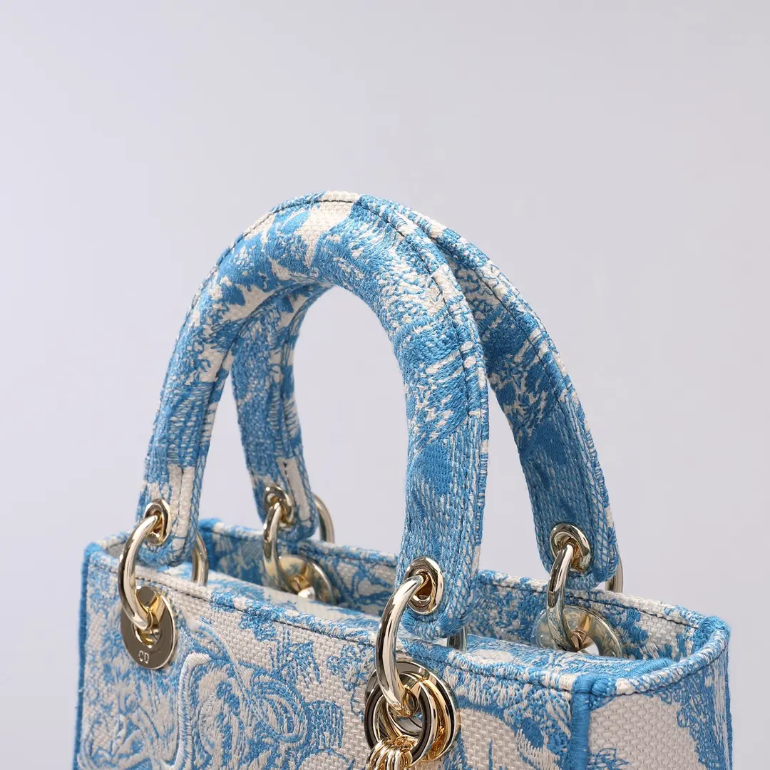 DIOR-MEDIUM-LADY-D-LITE-BAG-CORNFLOWER-BLUE-TOILE-DE-JOUY-EMBROIDERY-M0565OTDT_M917_6 DIOR MEDIUM LADY D LITE BAG CORNFLOWER BLUE TOILE DE JOUY EMBROIDERY M0565OTDT M917 6