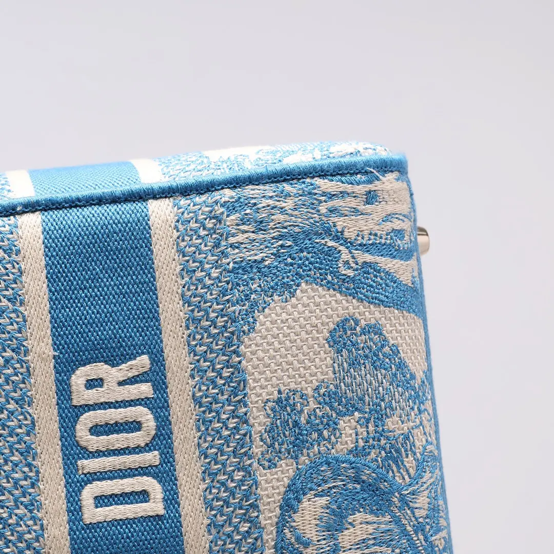 DIOR-MEDIUM-LADY-D-LITE-BAG-CORNFLOWER-BLUE-TOILE-DE-JOUY-EMBROIDERY-M0565OTDT_M917_8 DIOR MEDIUM LADY D LITE BAG CORNFLOWER BLUE TOILE DE JOUY EMBROIDERY M0565OTDT M917 8