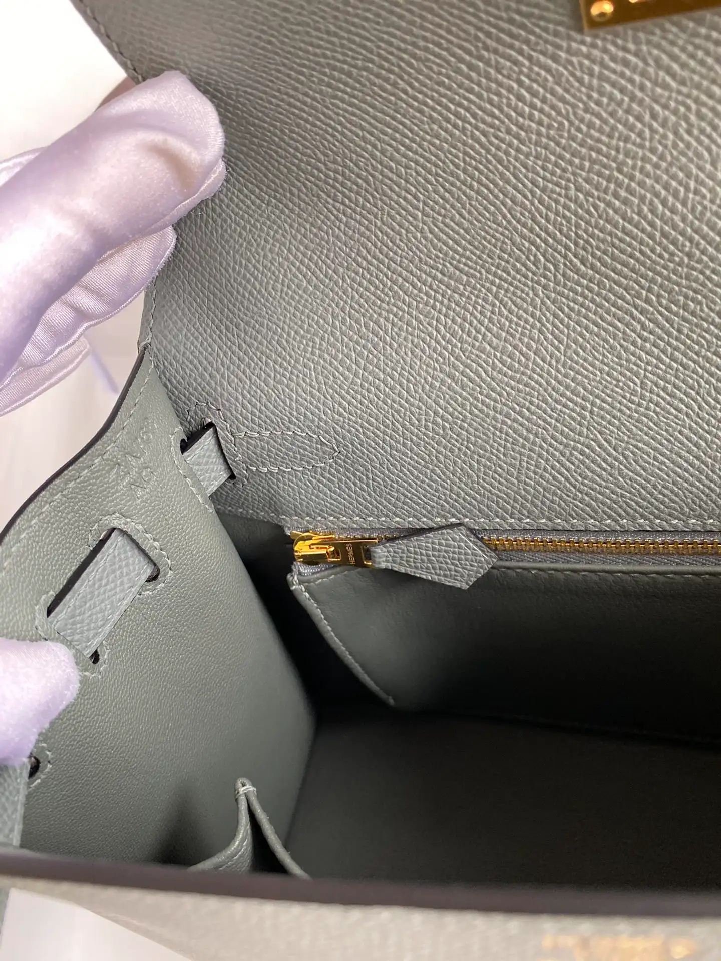 HERMES-KELLY-25-EPSOM-LEATHER-GOLD-HARDWARE-ALMOND-GREEN_5 HERMES KELLY 25 EPSOM LEATHER GOLD HARDWARE ALMOND GREEN 5