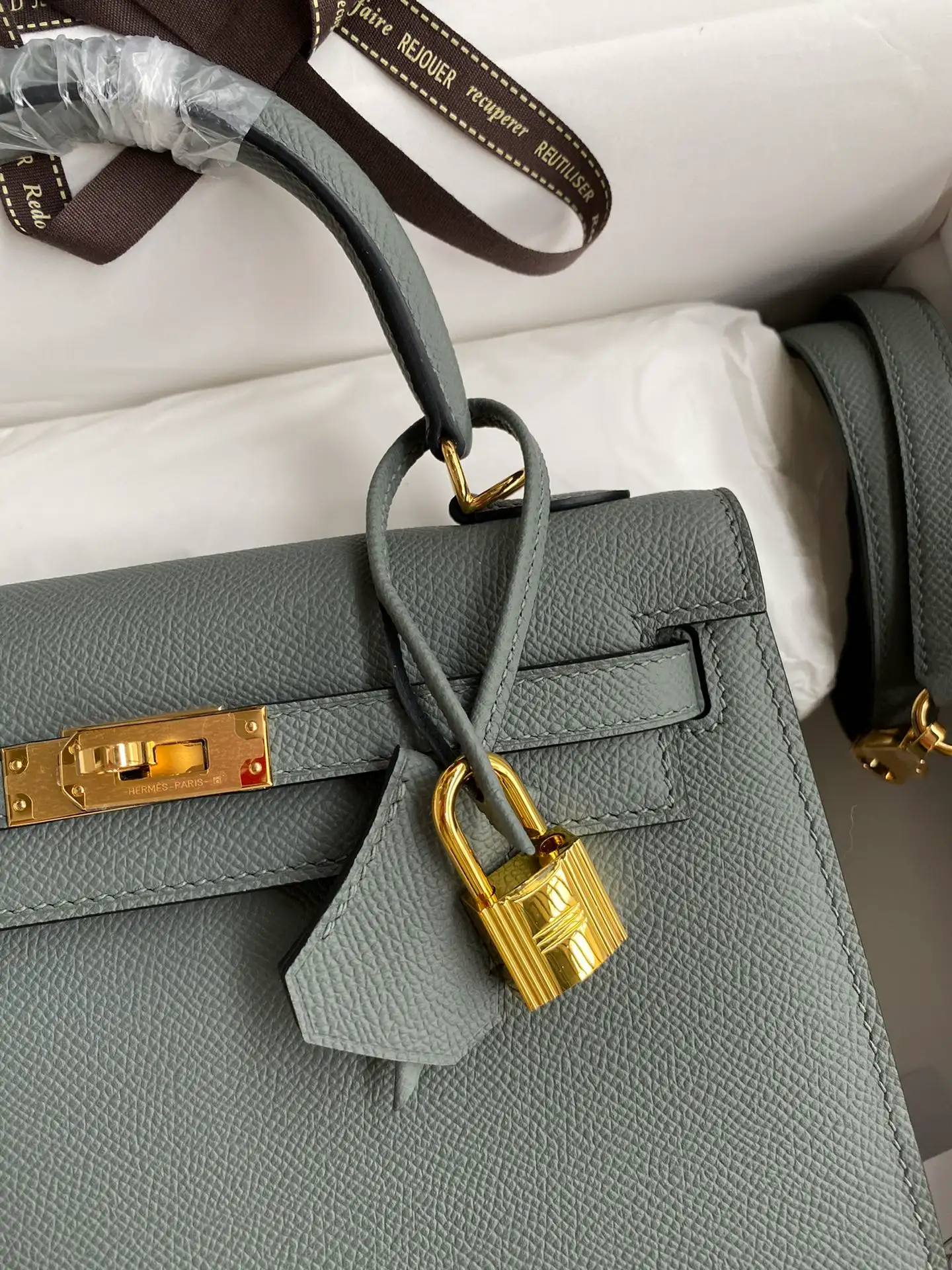 HERMES-KELLY-25-EPSOM-LEATHER-GOLD-HARDWARE-ALMOND-GREEN_6 HERMES KELLY 25 EPSOM LEATHER GOLD HARDWARE ALMOND GREEN 6