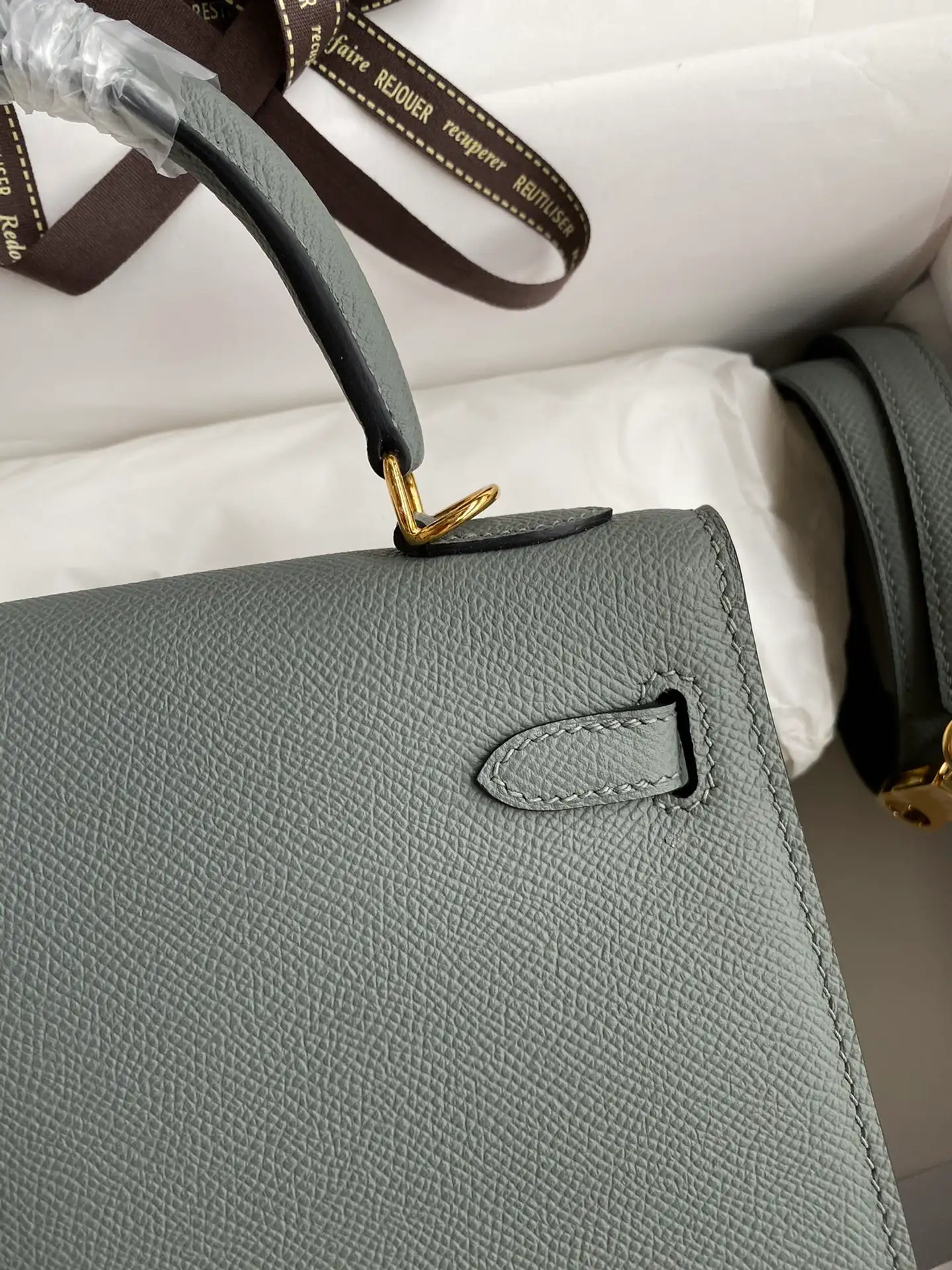 HERMES-KELLY-25-EPSOM-LEATHER-GOLD-HARDWARE-ALMOND-GREEN_7 HERMES KELLY 25 EPSOM LEATHER GOLD HARDWARE ALMOND GREEN 7
