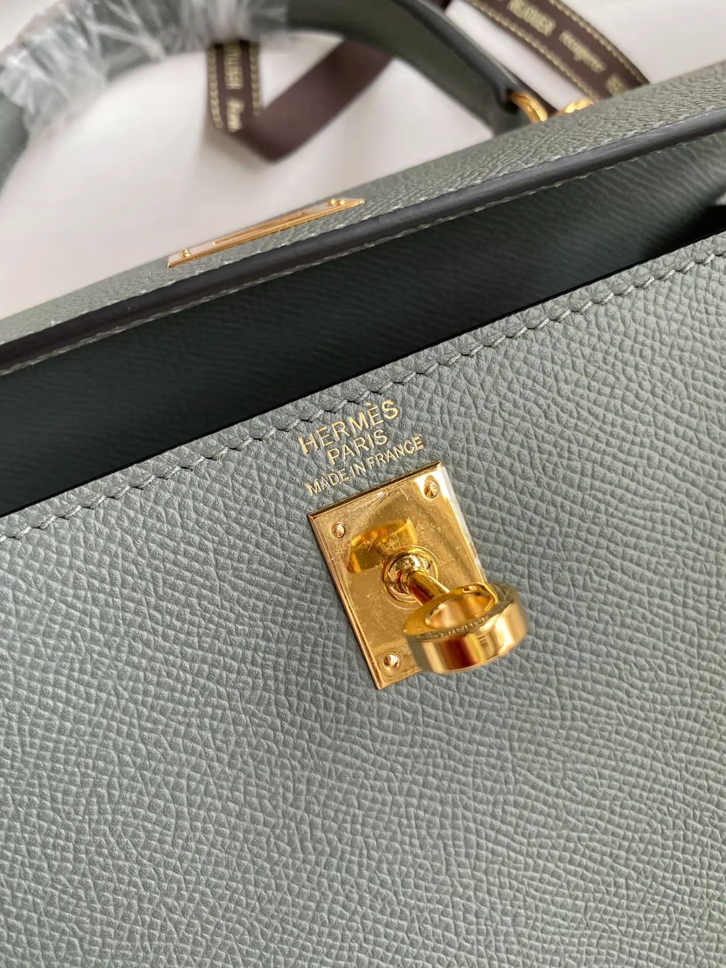 HERMES-KELLY-25-EPSOM-LEATHER-GOLD-HARDWARE-ALMOND-GREEN_9 HERMES KELLY 25 EPSOM LEATHER GOLD HARDWARE ALMOND GREEN 9