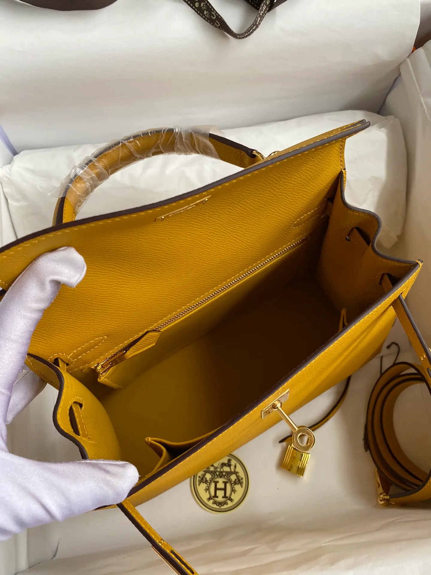 HERMES-KELLY-25-SELLIER-JAUNE-AMBRE-EPSOM-GOLD-HARDWARE_5 HERMES KELLY 25 SELLIER JAUNE AMBRE EPSOM GOLD HARDWARE 5