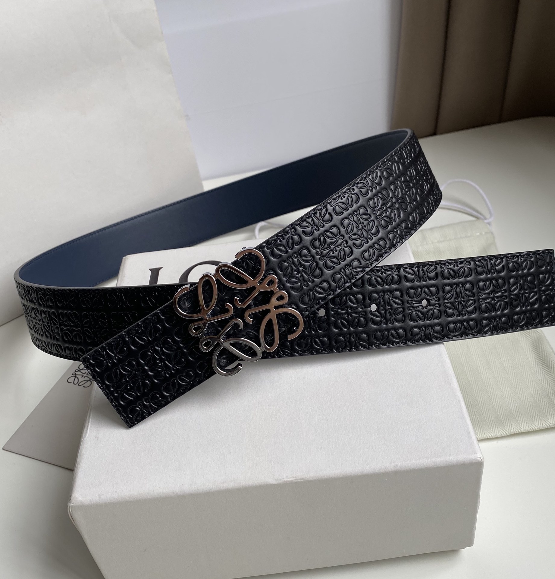 LOEWE-ANAGRAM-BELT-IN-EMBOSSED-SILK-CALFSKIN-AND-SMOOTH-CALFSKIN-BLACK-E619238X10-5774_1 LOEWE ANAGRAM BELT IN EMBOSSED SILK CALFSKIN AND SMOOTH CALFSKIN BLACK E619238X10 5774 1