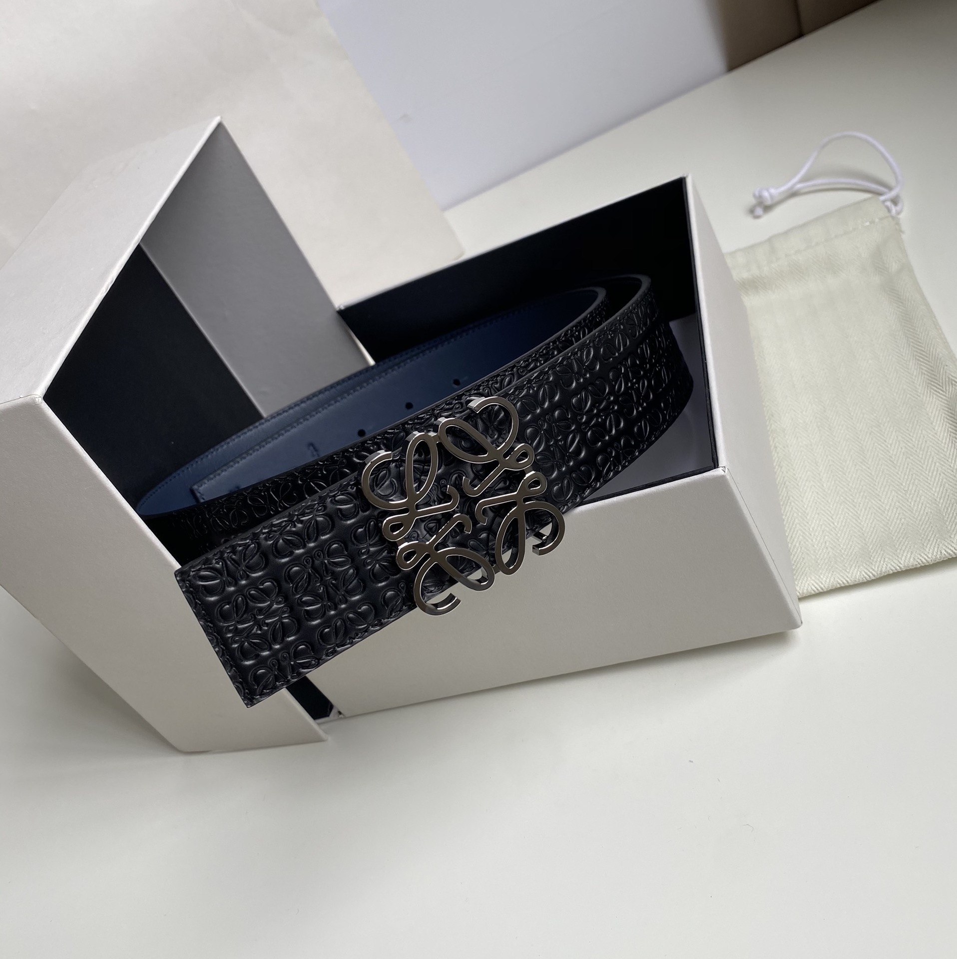 LOEWE-ANAGRAM-BELT-IN-EMBOSSED-SILK-CALFSKIN-AND-SMOOTH-CALFSKIN-BLACK-E619238X10-5774_6 LOEWE ANAGRAM BELT IN EMBOSSED SILK CALFSKIN AND SMOOTH CALFSKIN BLACK E619238X10 5774 6